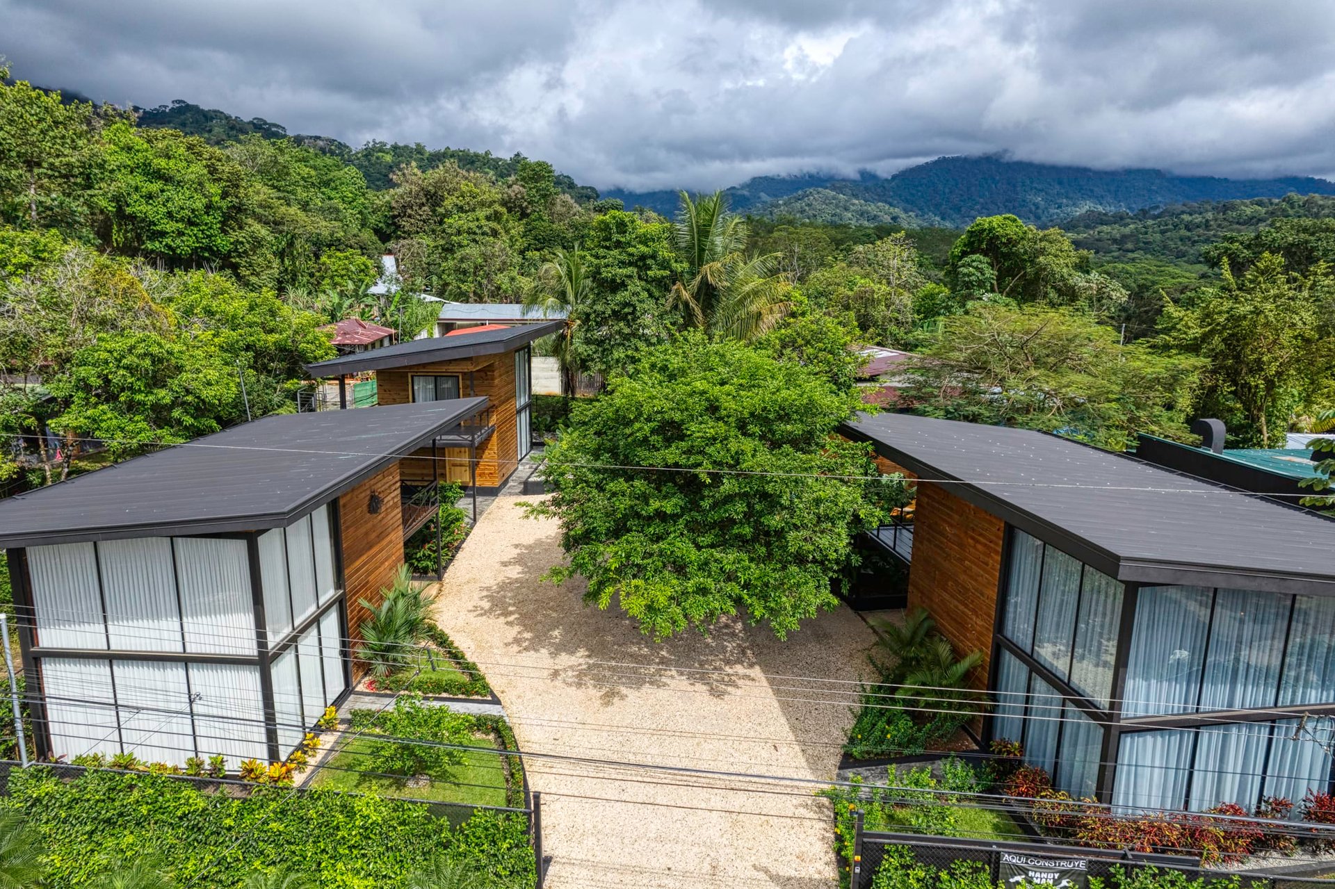 Modern Tropical Villas walking distance to Uvita Town