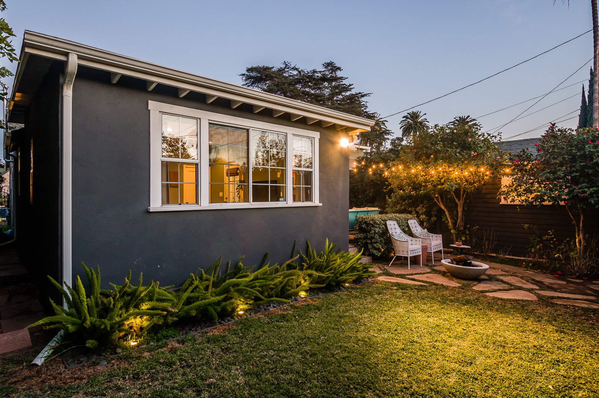 BEAUTIFUL & BRIGHT circa-1920's Craftsman "Cal-Bungalow" Home in Larchmont Village.