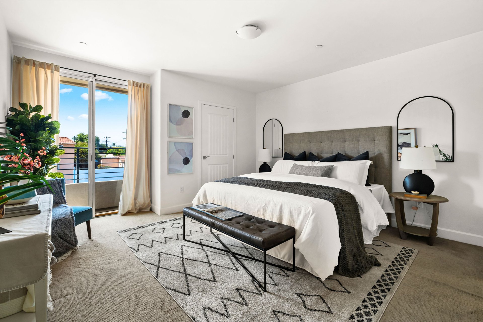 Stylish Turnkey Unit in Prime Miracle Mile