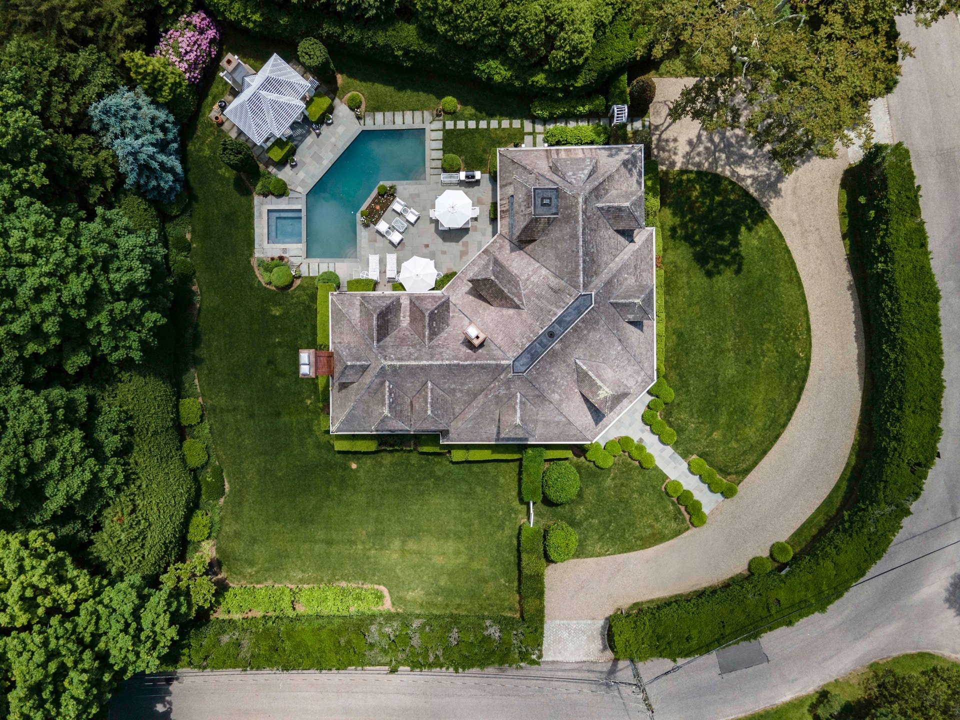 Furnished Designer Luxury Cottage in a Historic Waterfront Neighborhood