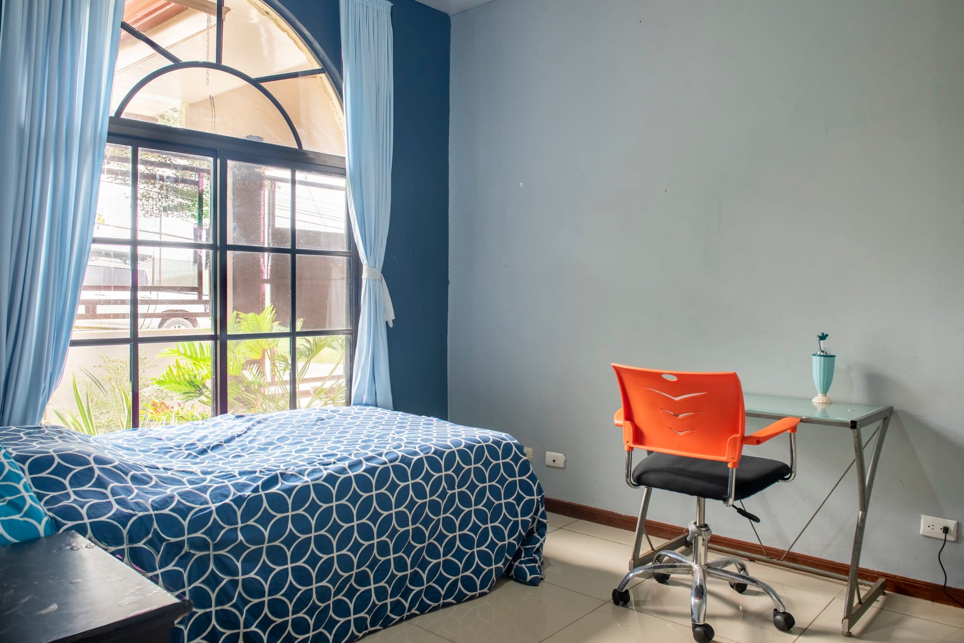 Costa Rican Gem: Spacious 4BR Home with Fruit Trees, Fully Furnished