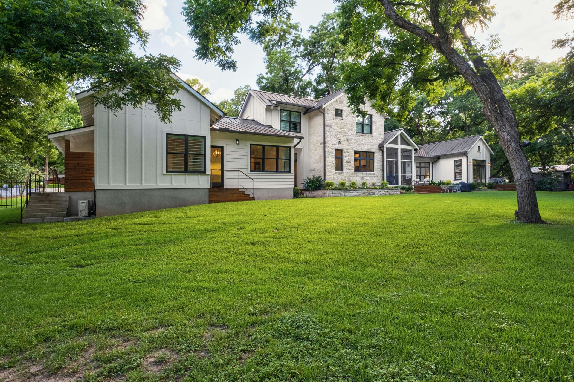 3120 Edgewater Drive