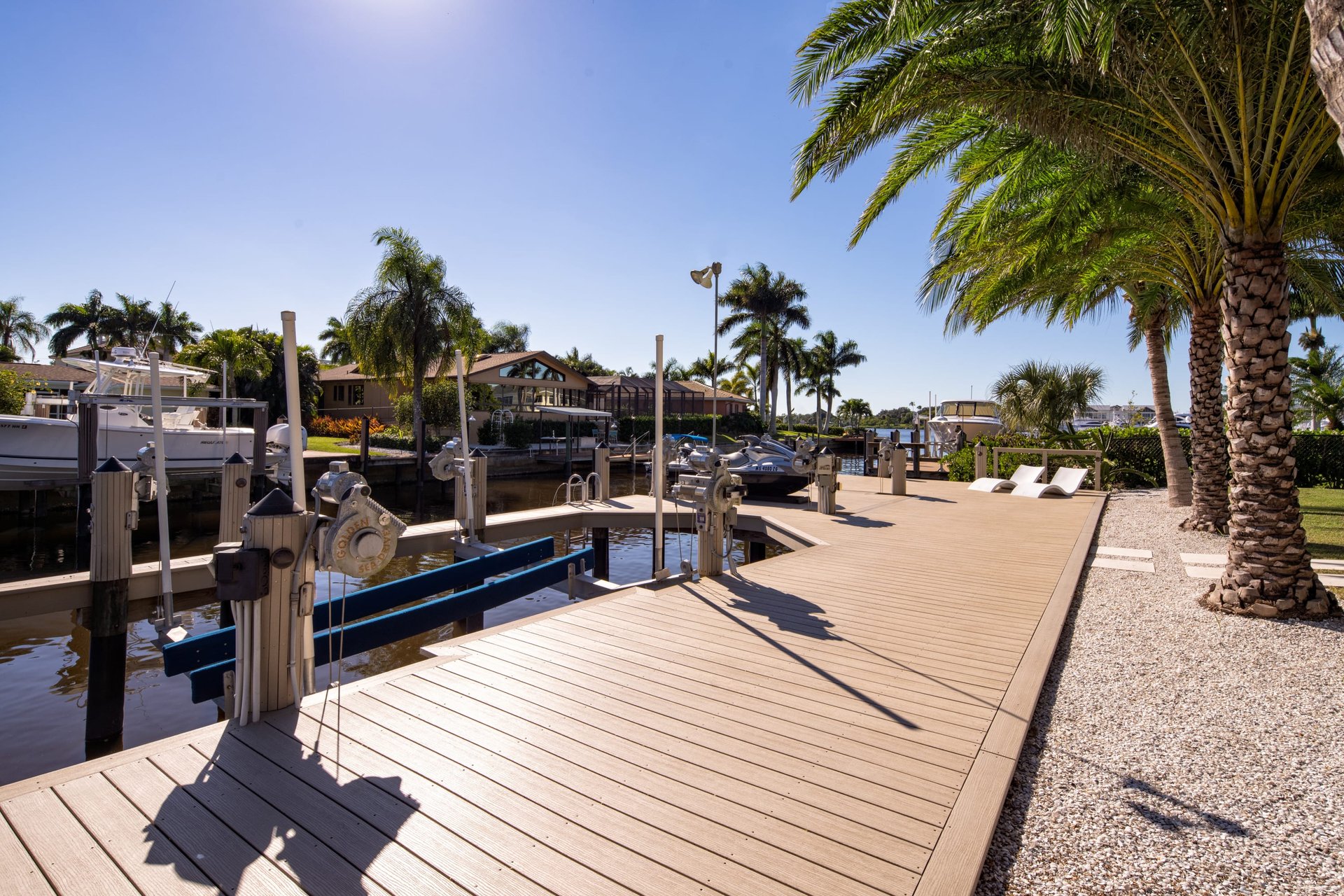 GOLDEN SHORES