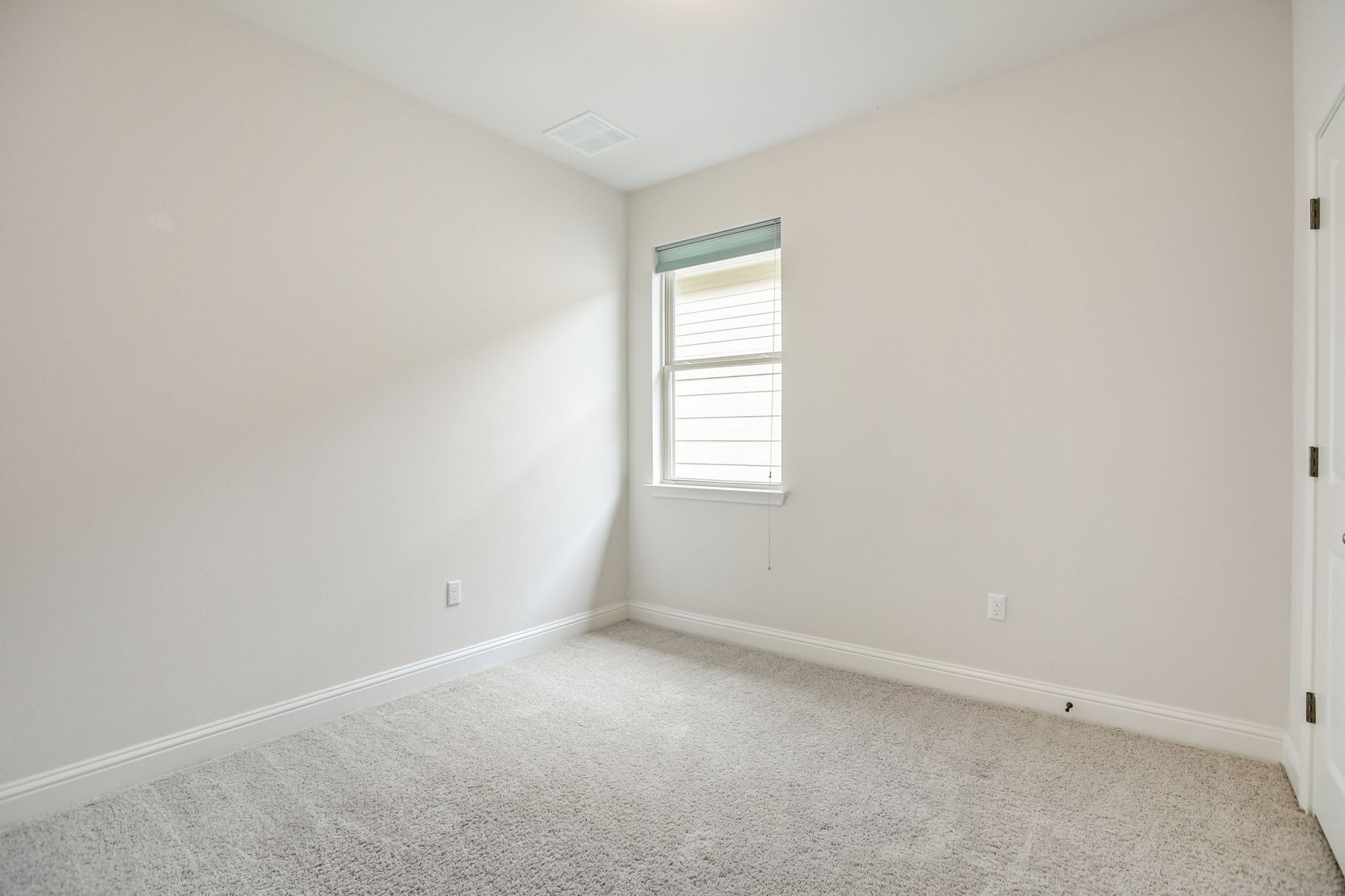 Spacious 4-Bedroom Home in The Preserve at Four Points – A+ School District, Open Floorplan, Luxurious Primary Suite, Covered Patio, and More!