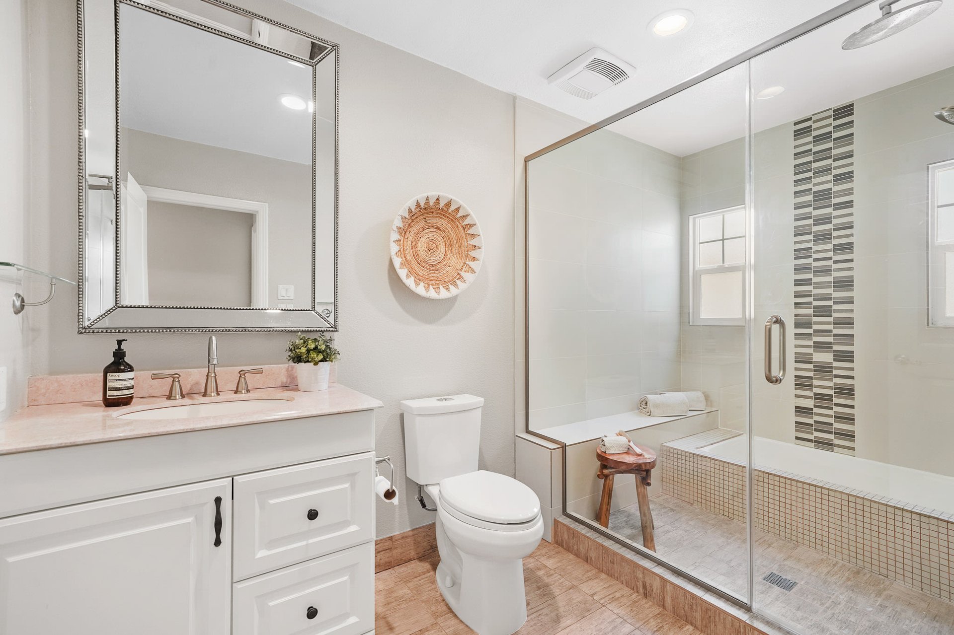 Beautifully Remodeled Home with HUGE Grassy Yard in Oxford Square