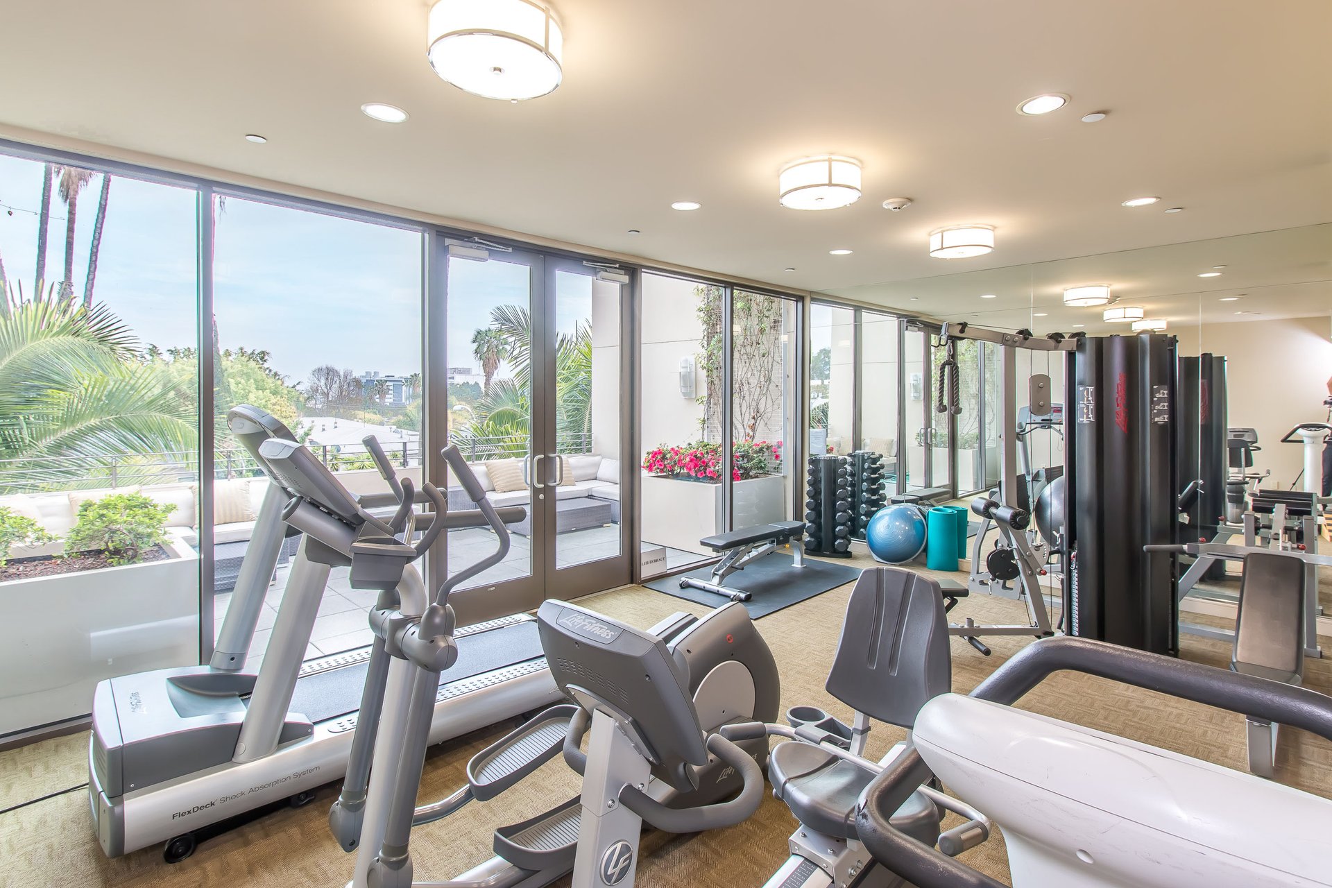 447 N Doheny Dr, #305