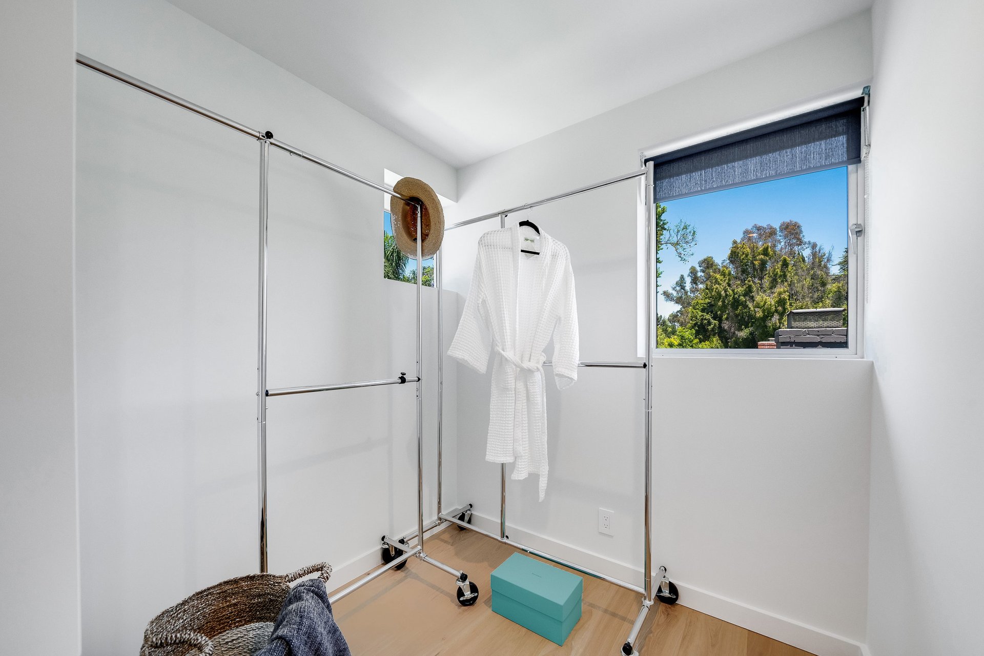 Studio City Modern 1 Bedroom + Office Loft