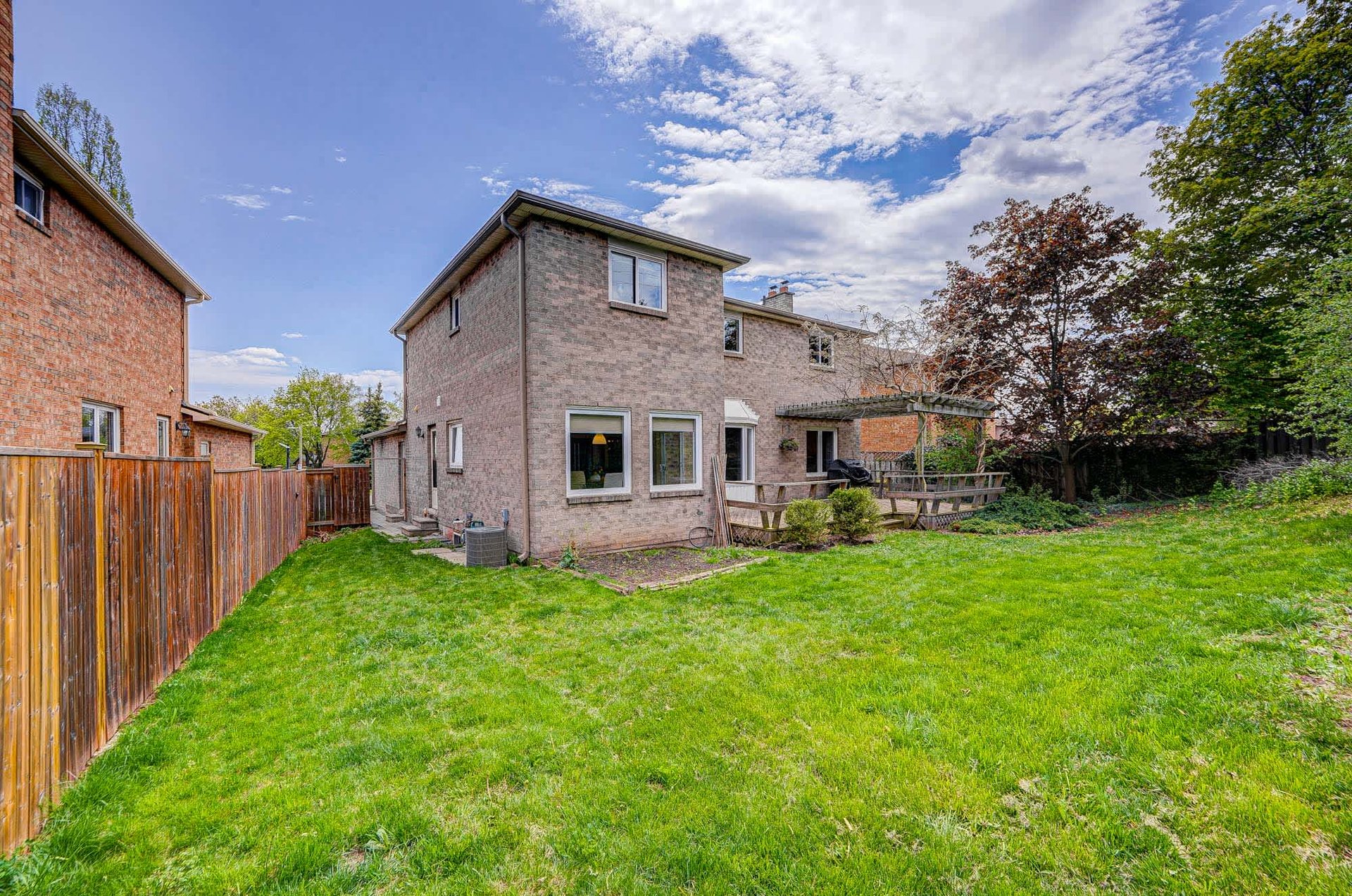 1534 Princeton Cres