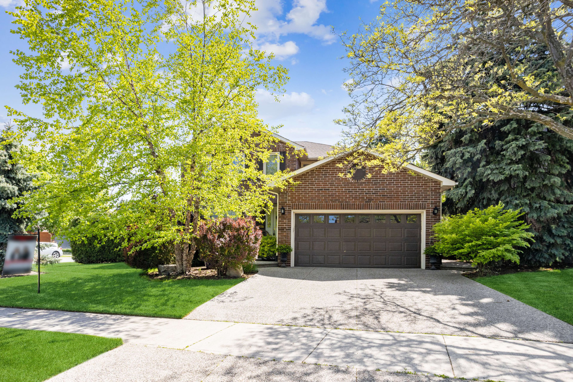 Impeccably Maintained Glen Abbey Home