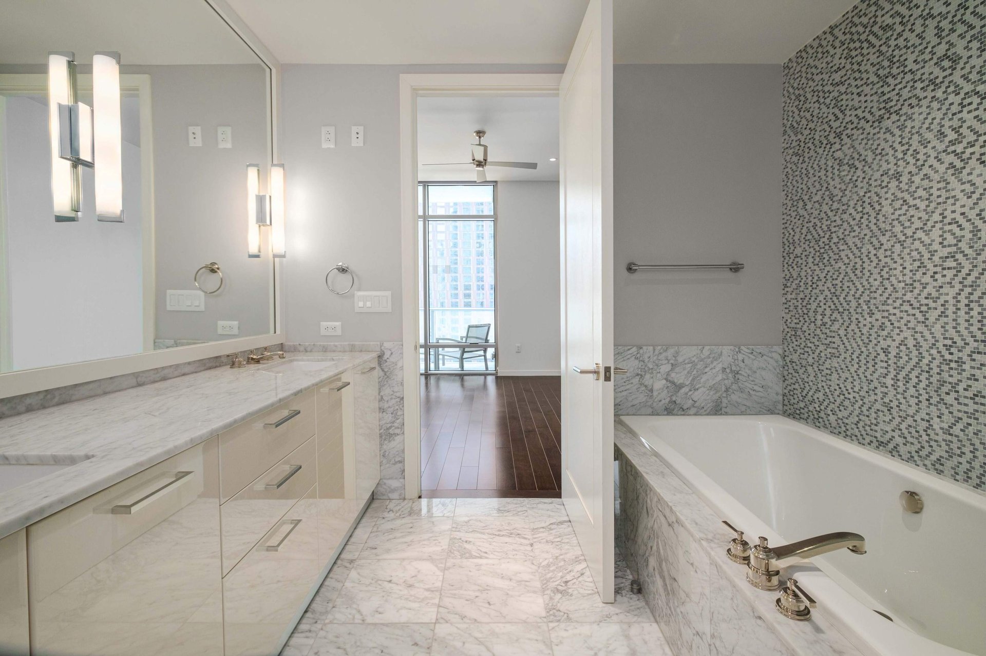 200 Congress Ave #24B