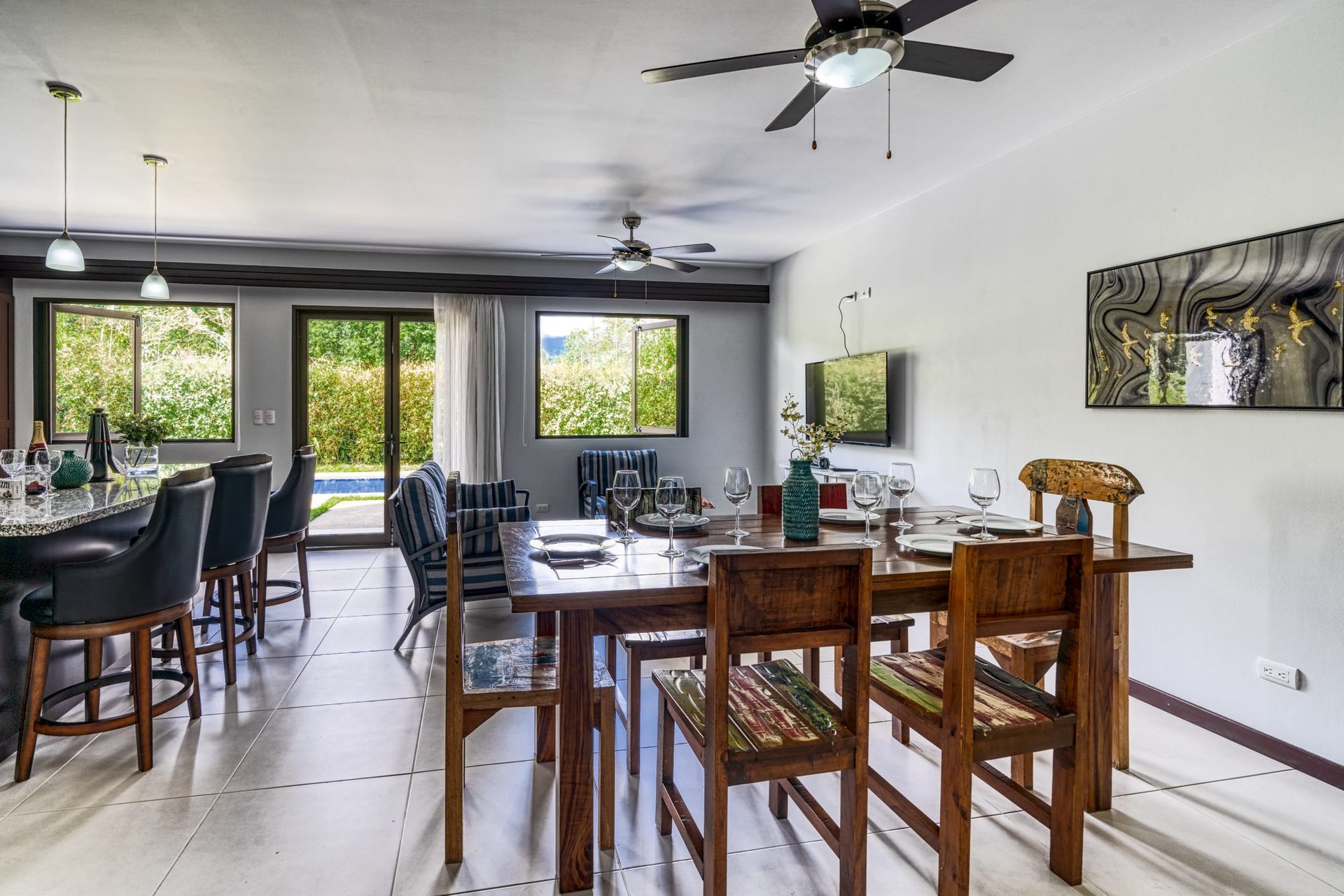 3 BEDROOM MODERN HOME WITH POOL WALKING DISTANCE TO EVERYTHING IN UVITA