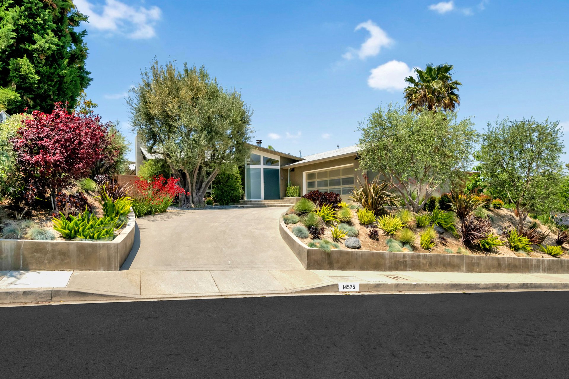 14575 Deervale Pl