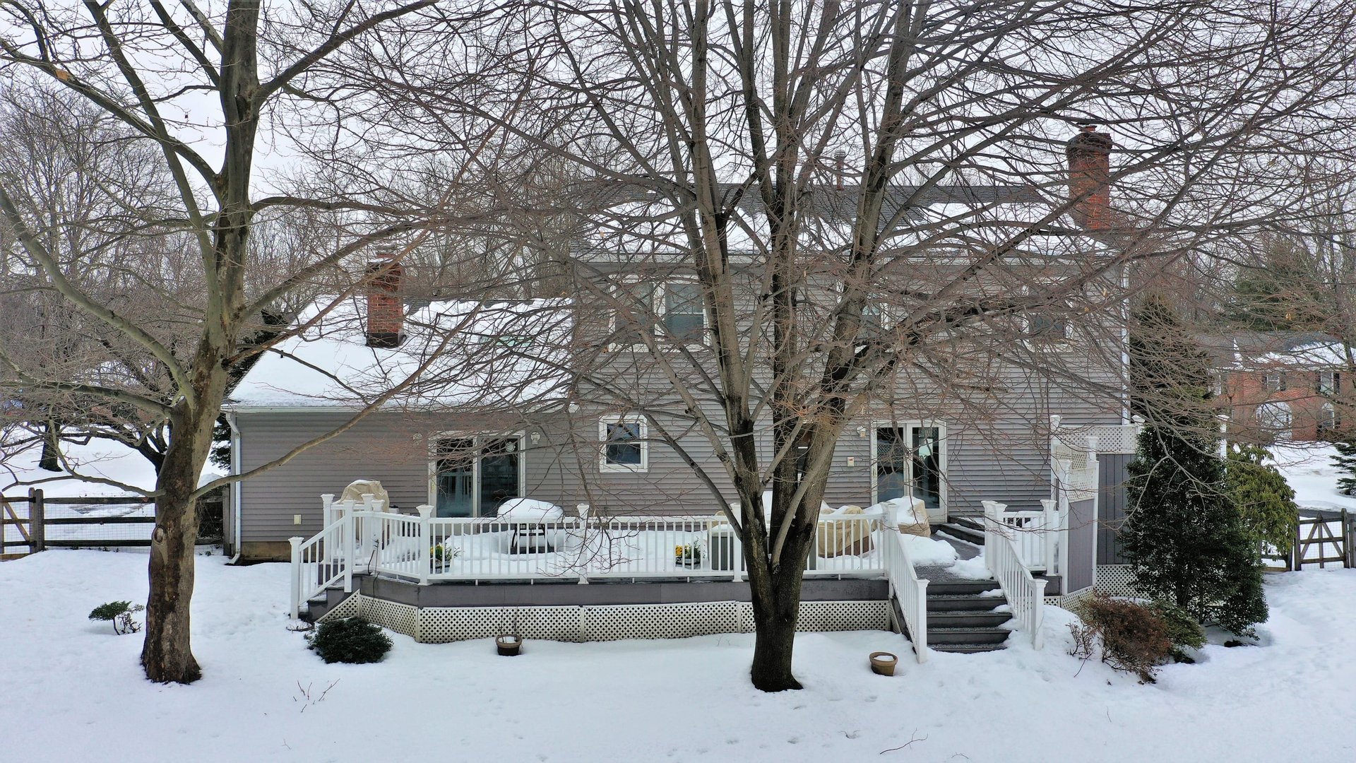 32 LAWRENCIA DR
