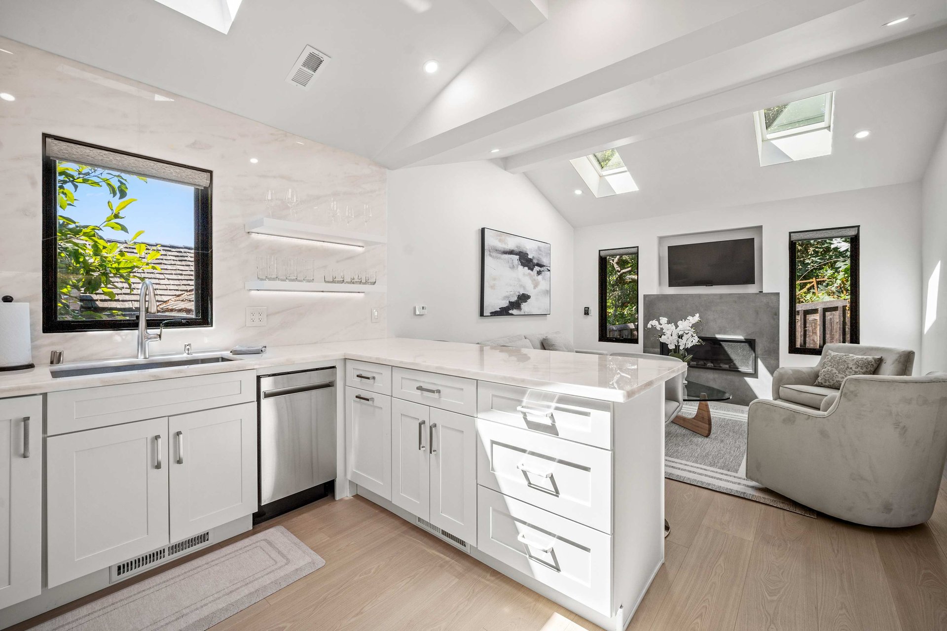 Grey Goose - Charming Downtown Carmel Cottage