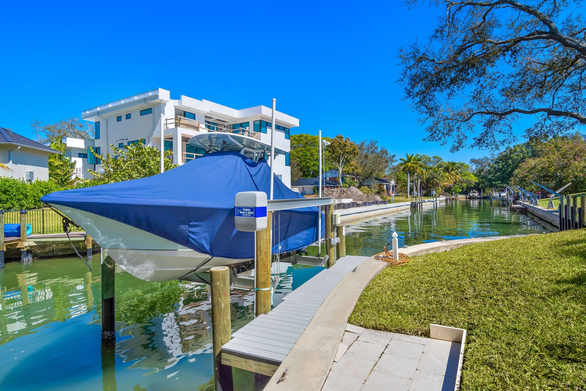 1575 S LODGE DR