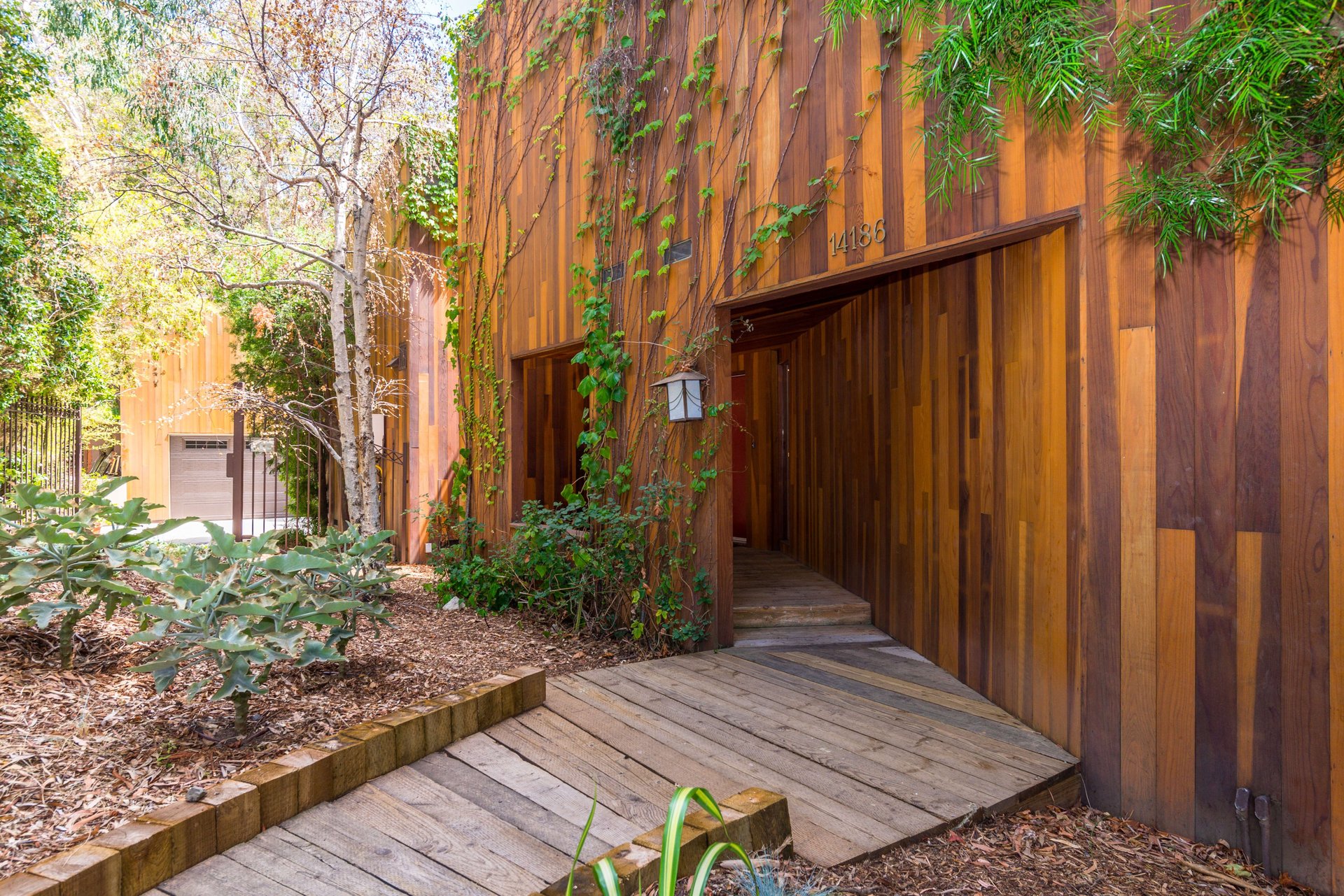 14186 Alisal Ln