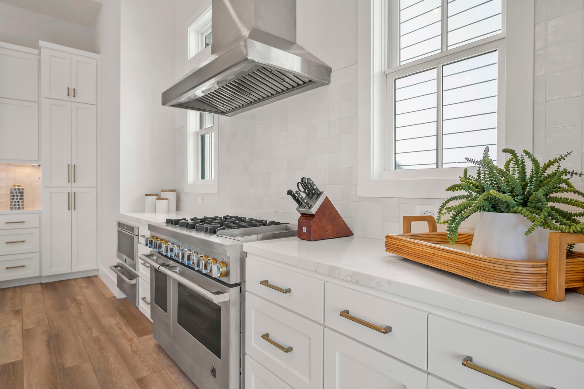 Coastline Drive, 4 Beds 4 Baths