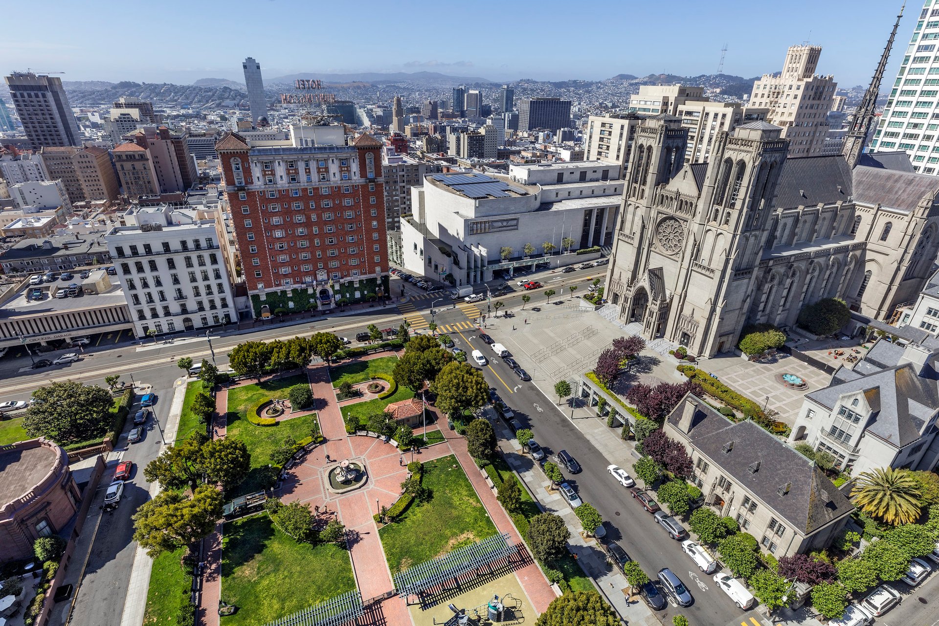 2,027 SqFt Corner View Condo On Nob Hill