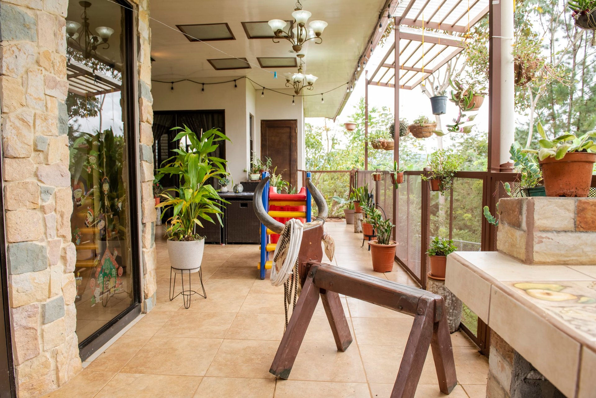 Costa Rican Gem: Spacious 4BR Home with Fruit Trees, Fully Furnished