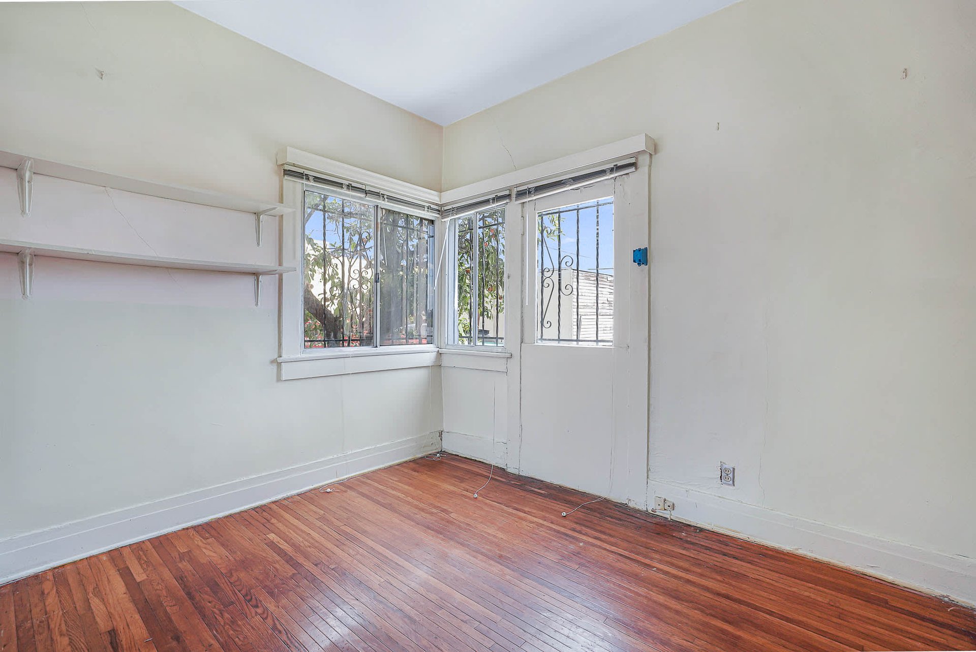Mid-City duplex is calling on investors and owner occupiers!!