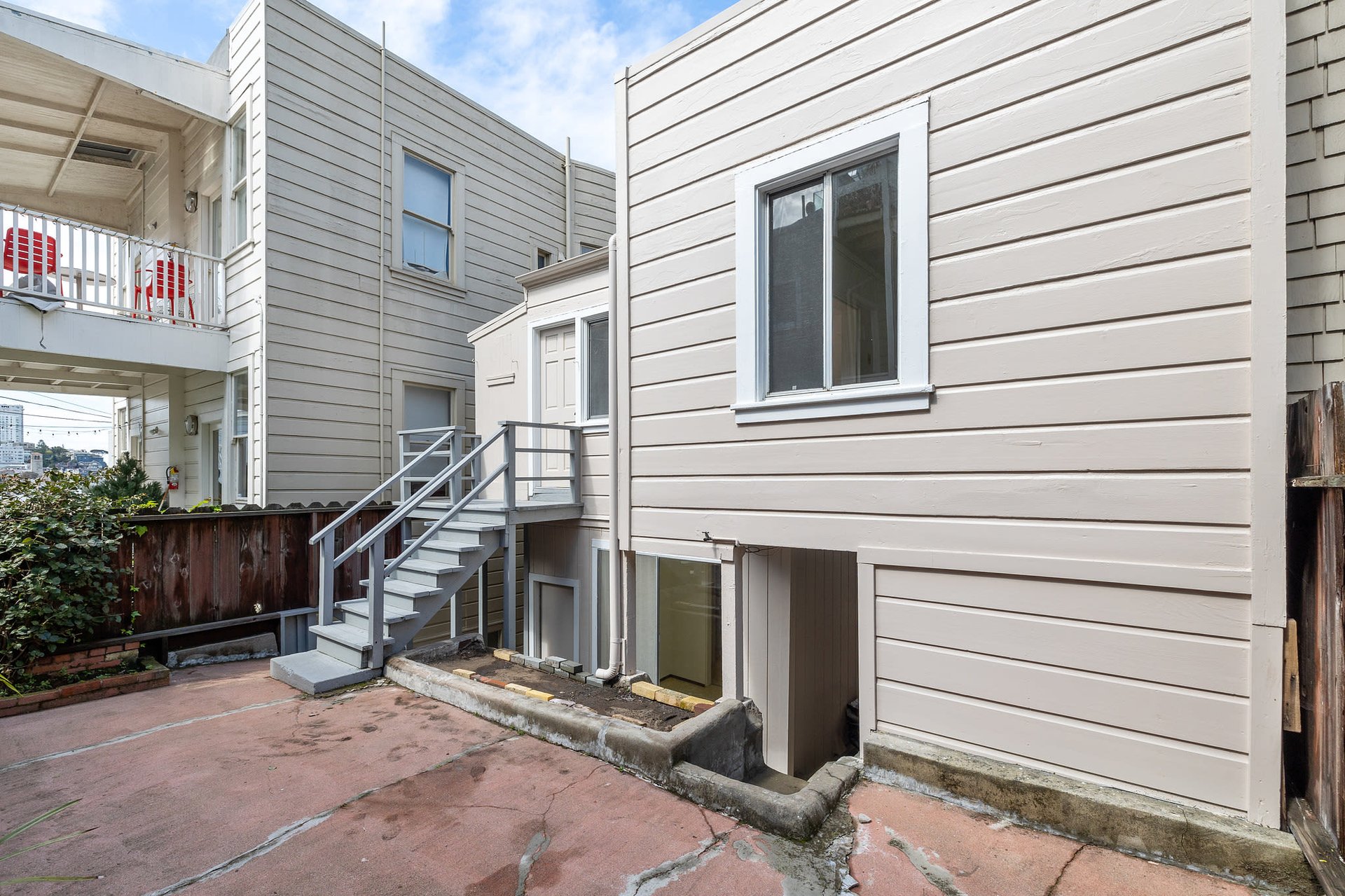327-329 Chestnut St