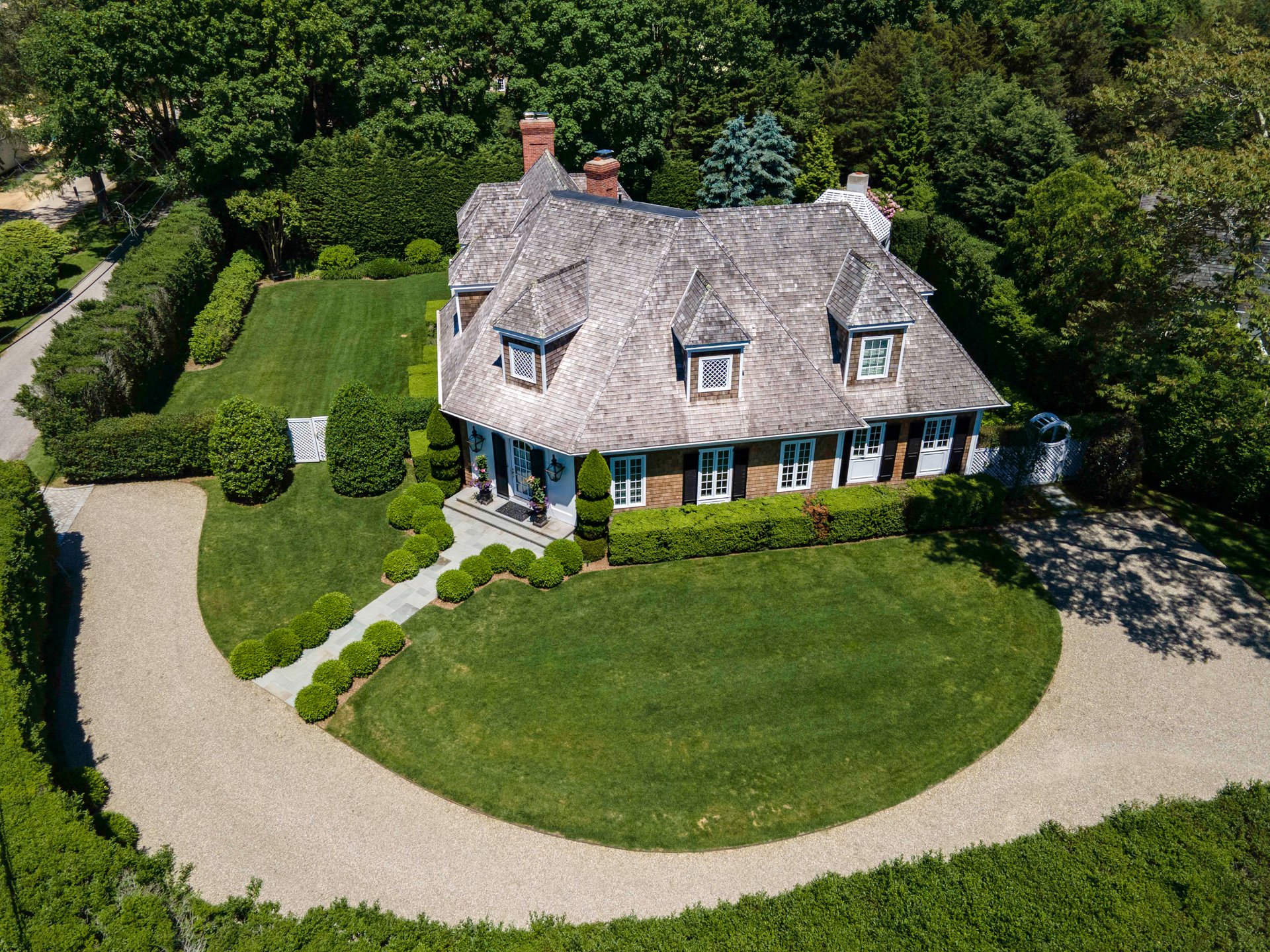 Furnished Designer Luxury Cottage in a Historic Waterfront Neighborhood