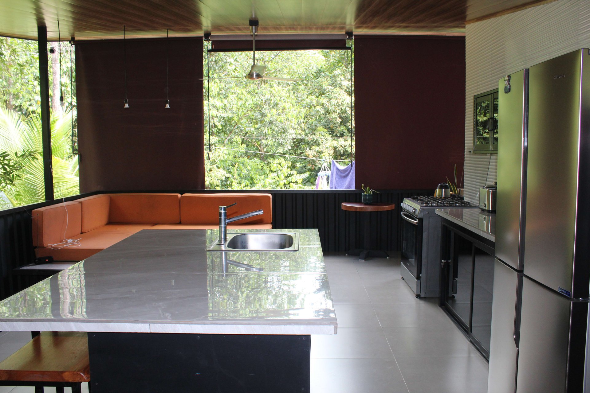 Spacious 2 Bedroom Minutes to the Beach