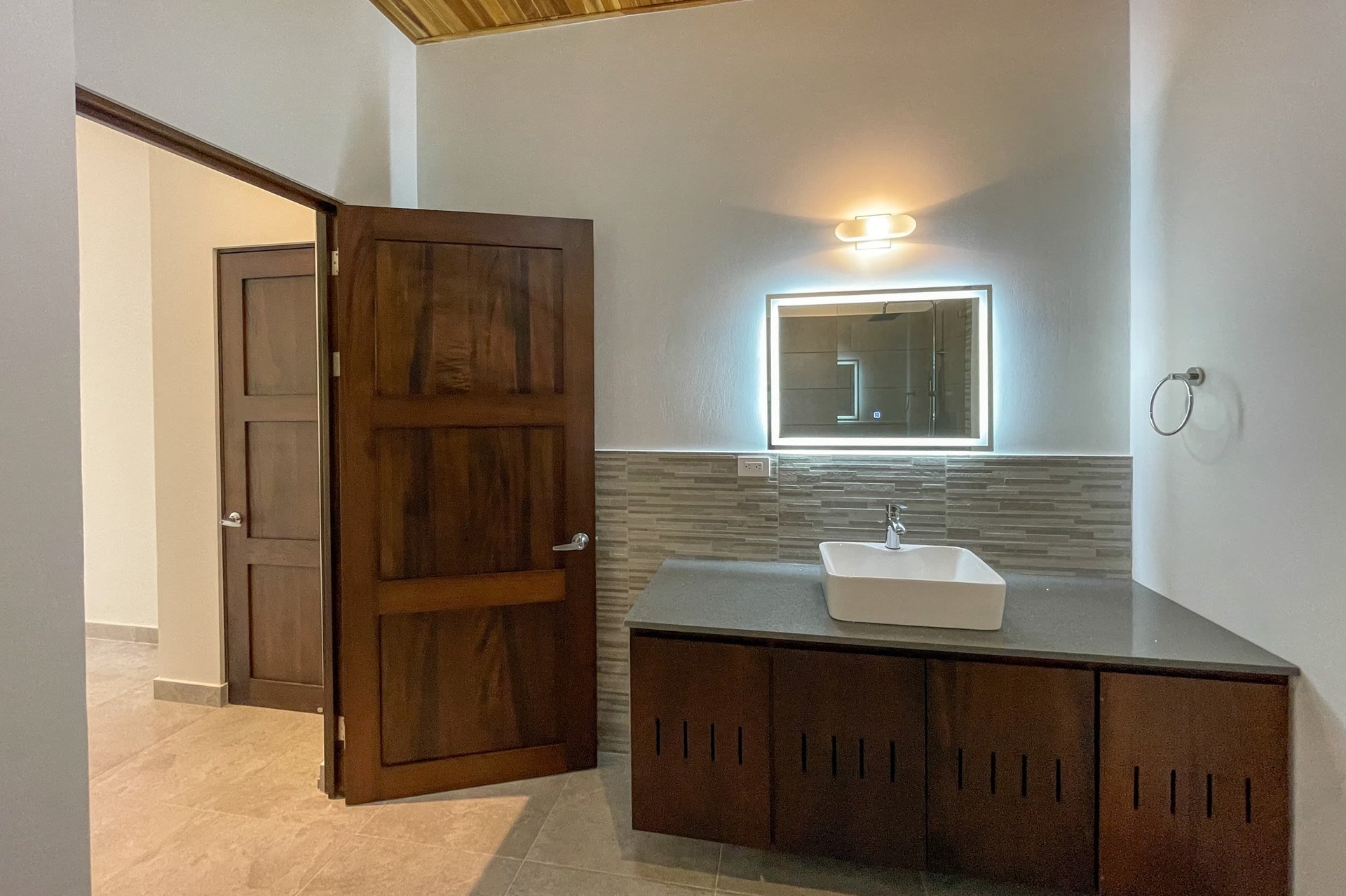 Low-Maintenance 3-Bedroom Villa With Pool & Peaceful Terraza In Villas Vista De La Montaña In Ojochal Costa Rica