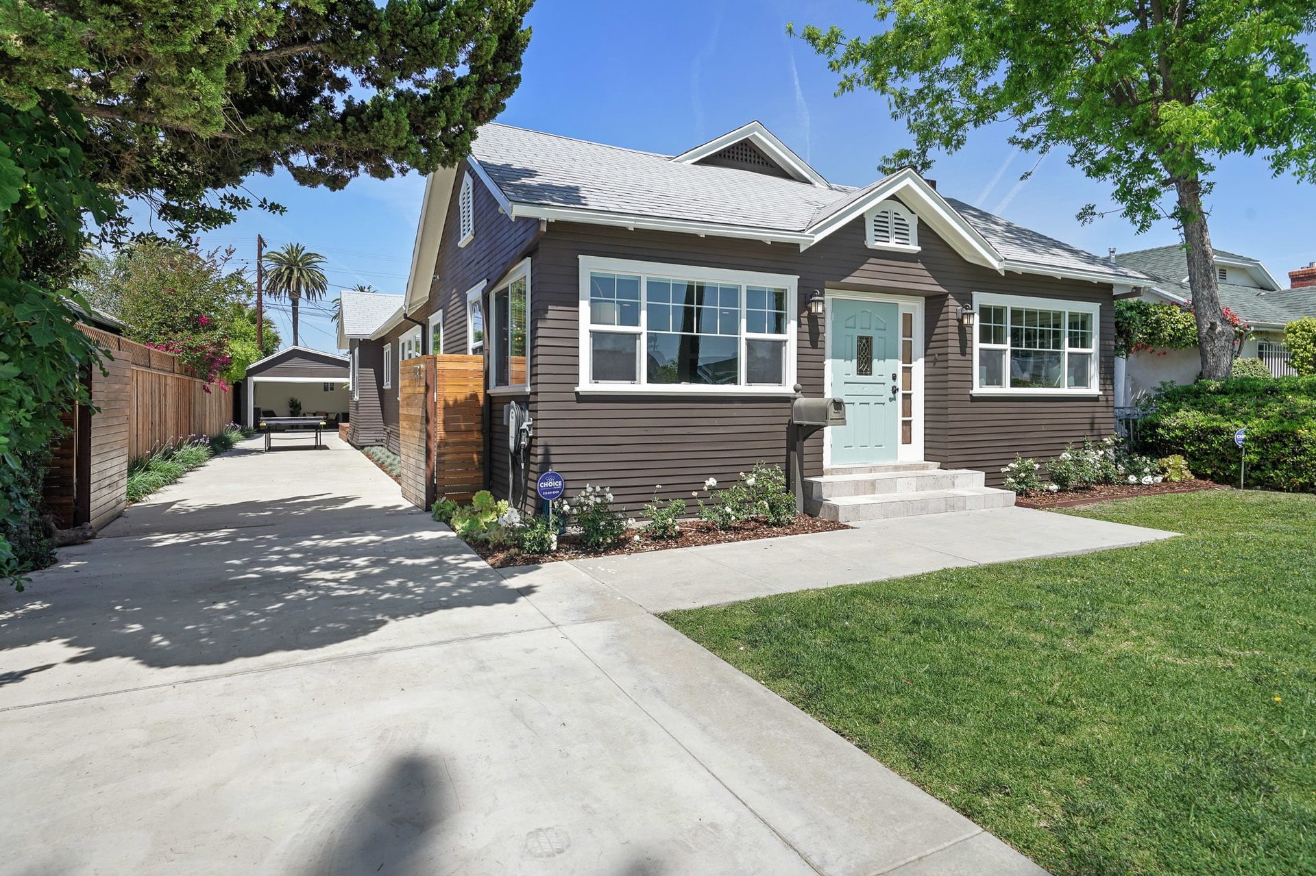 Beautifully Remodeled Home with HUGE Grassy Yard in Oxford Square