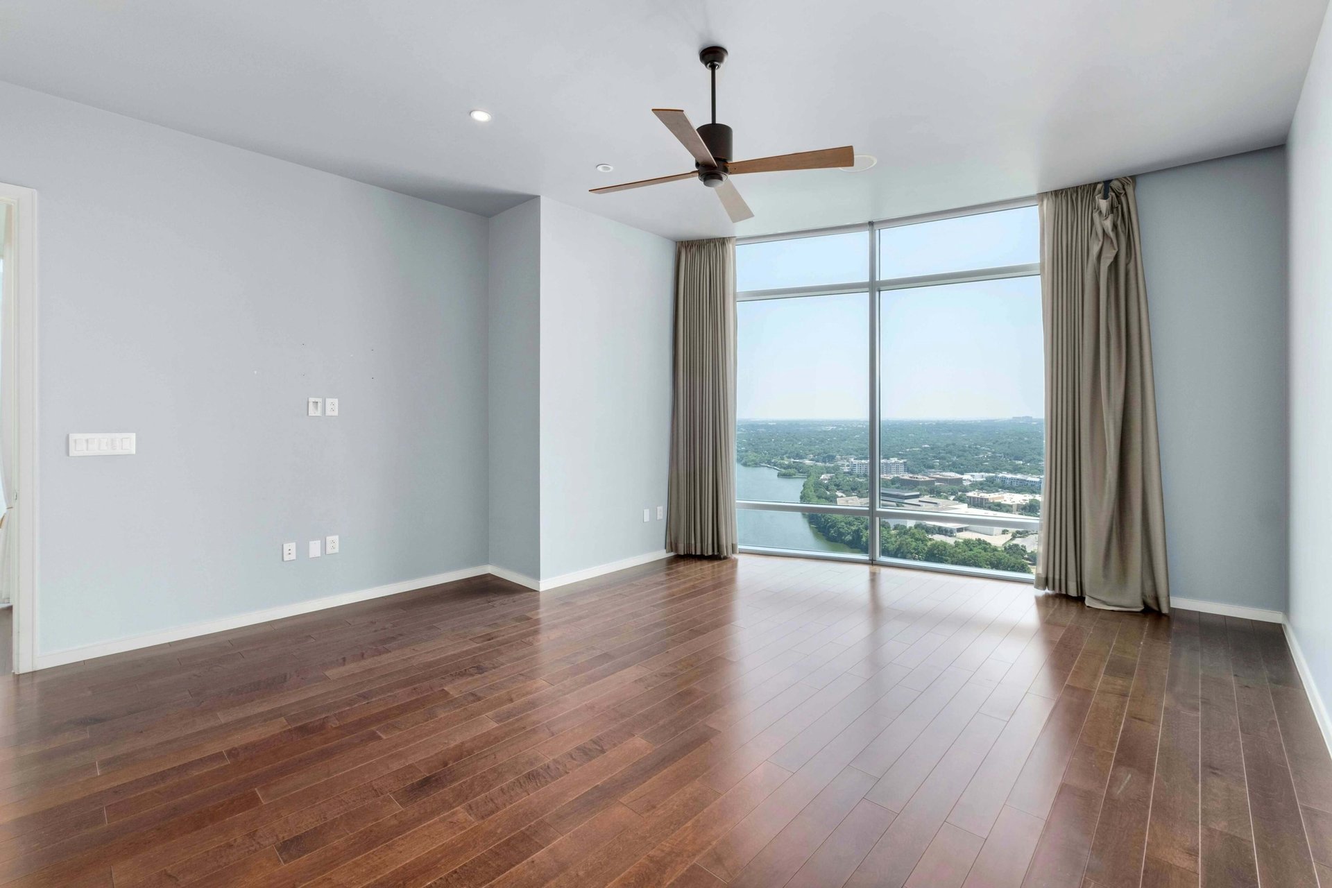 200 Congress Ave #30H 