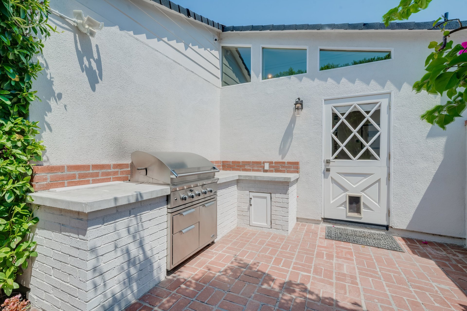 A Hampton's Vibe Traditional Home in Studio City 