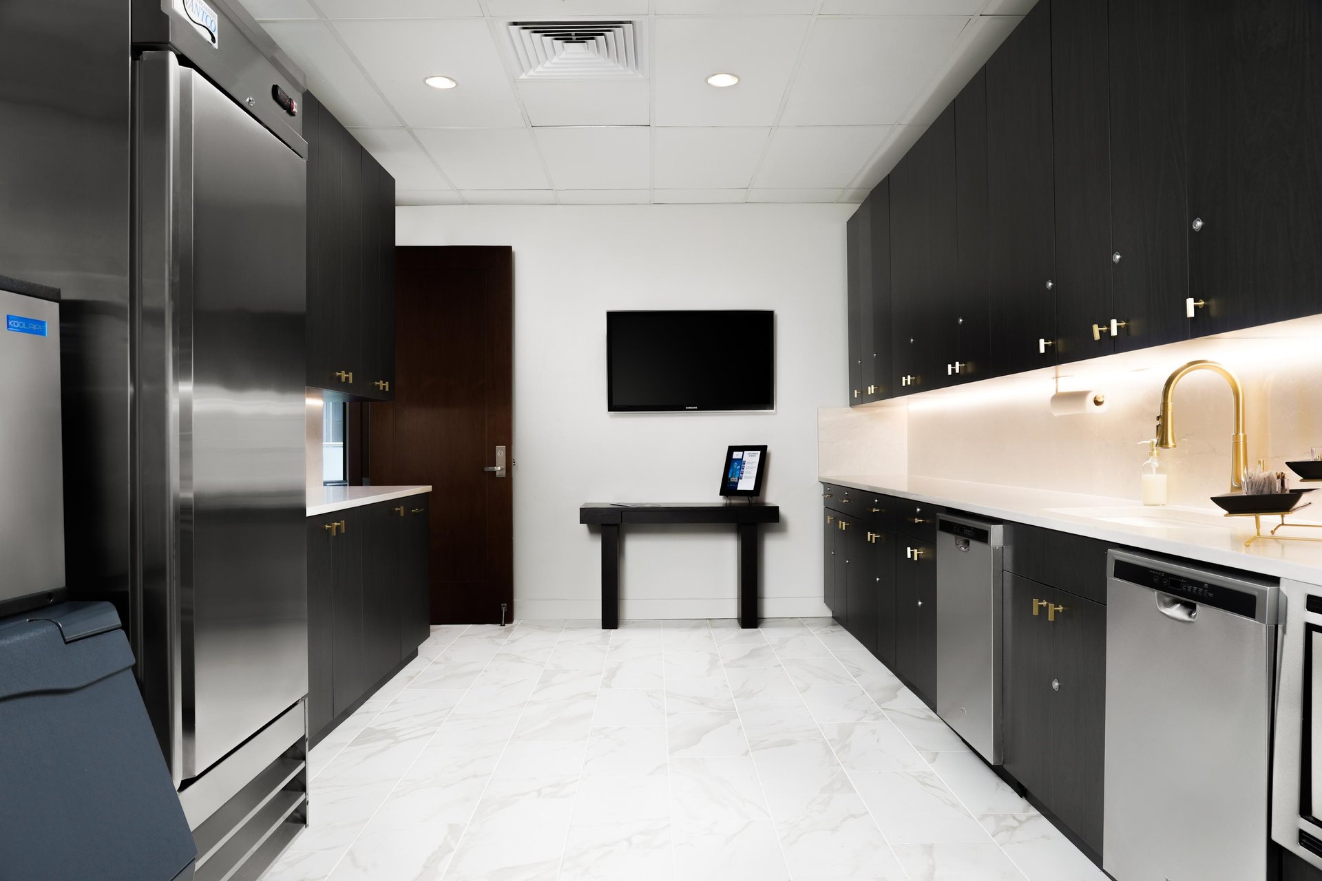 200 Congress Ave #24B
