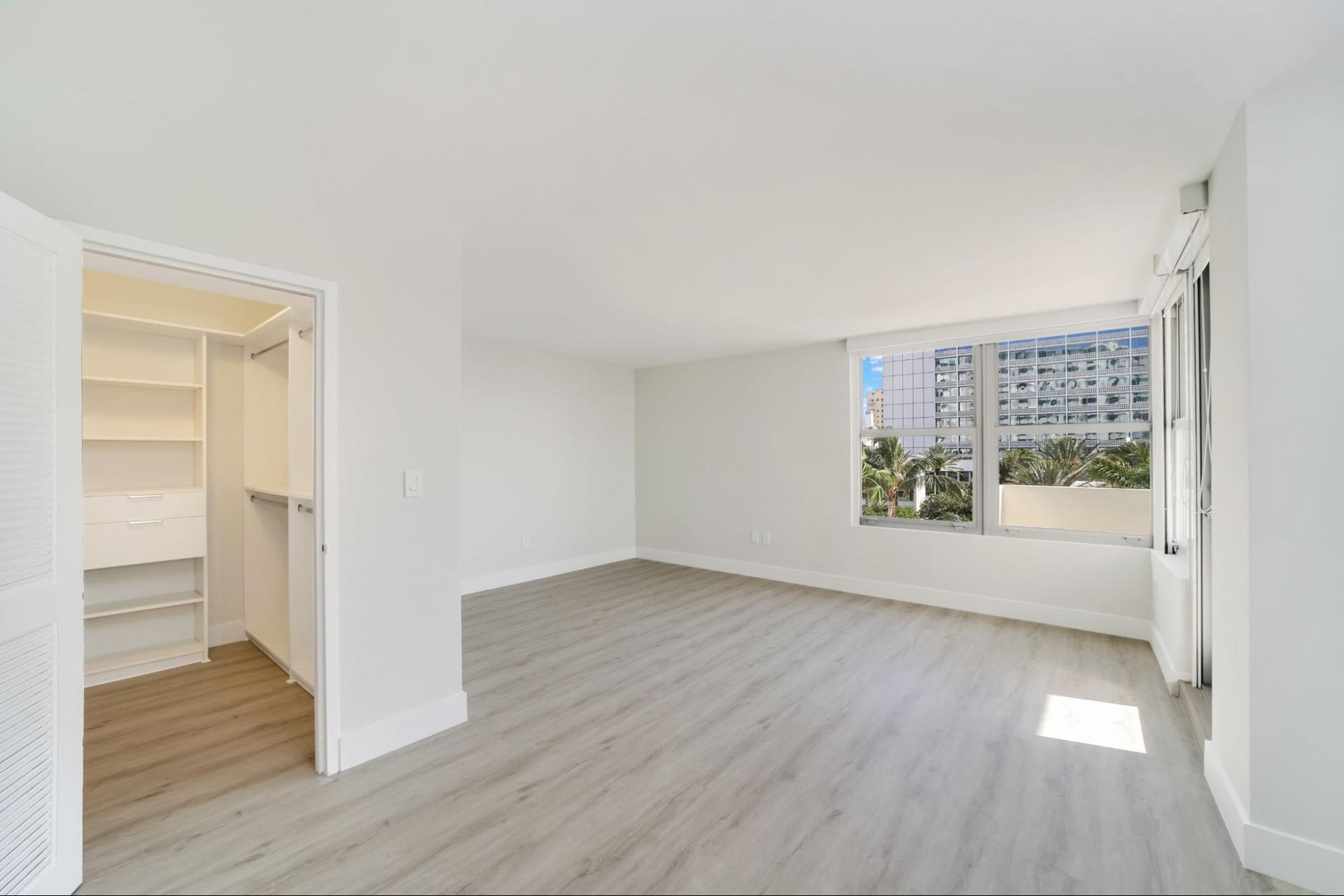 2899 Collins Avenue #525