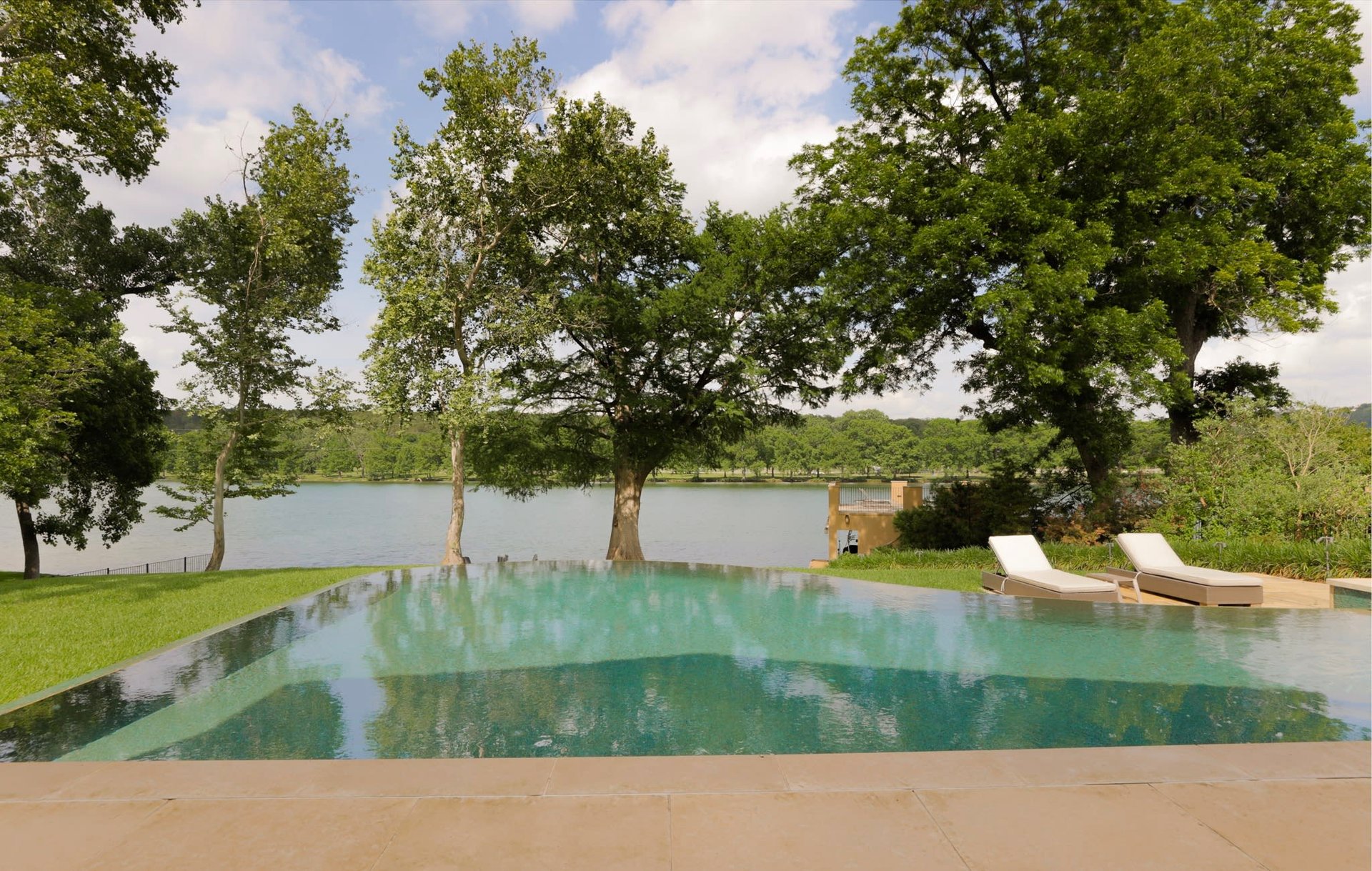 1401 N Weston Lane