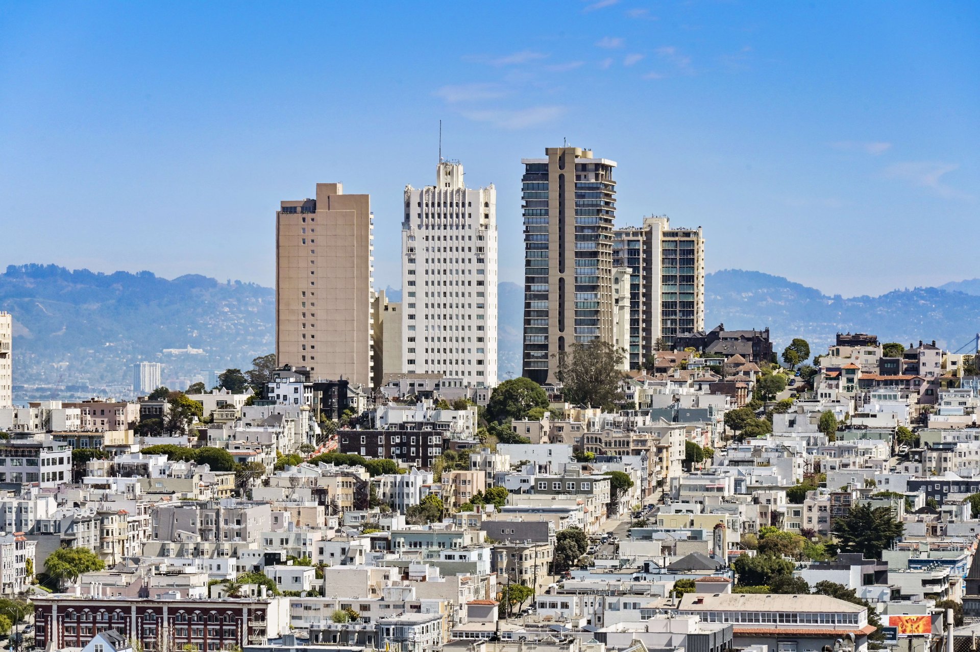 Just-Renovated Pacific Heights Condo With Southern Views