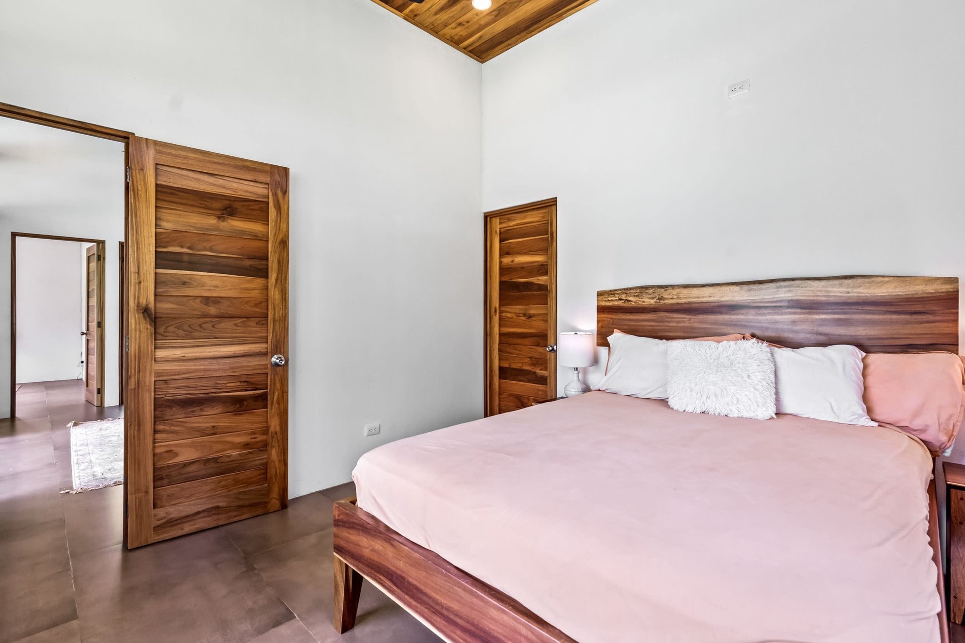 Bright & Peaceful 3-Bedroom Home With Separate Workshop/Office Space & Stunning Views Of The Lush Mountains In Easy-Access Location In Ojochal Costa Rica