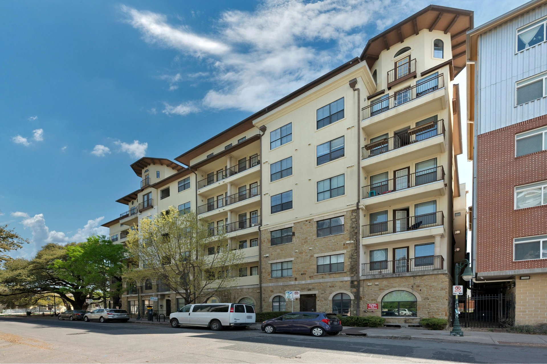 2505 San Gabriel Street #207