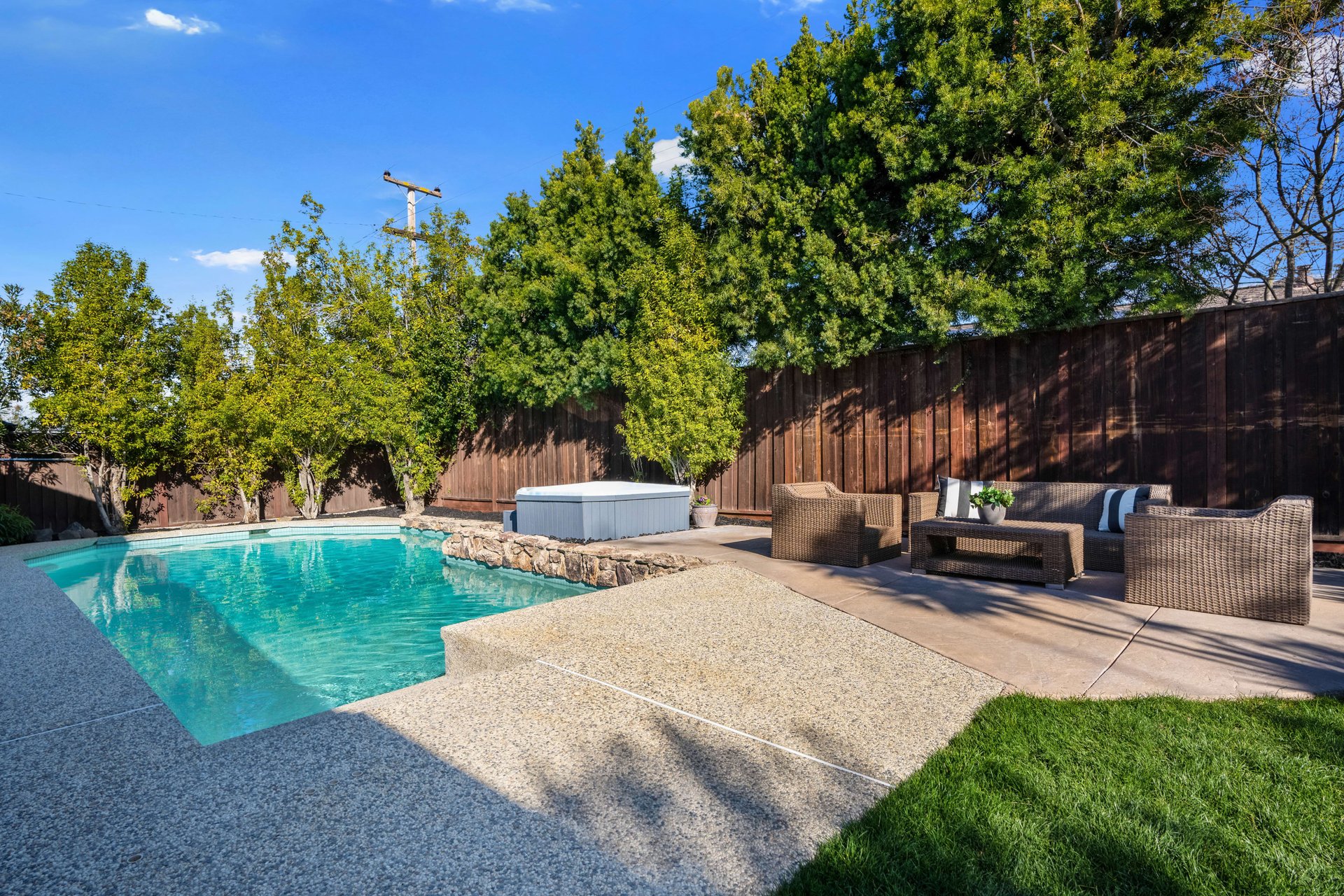 5496 Blossom Vista Ave