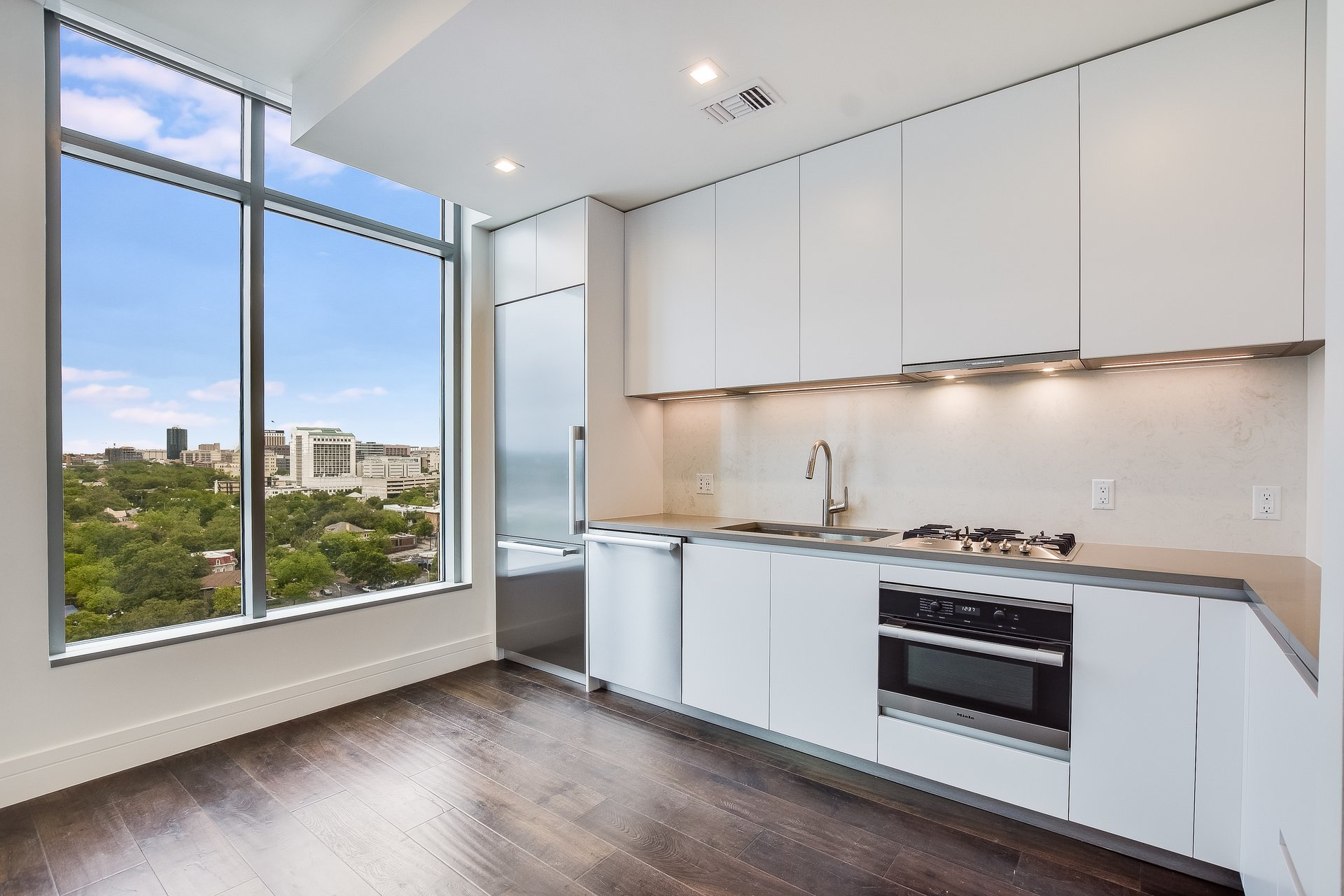 501  West Ave,  #1406