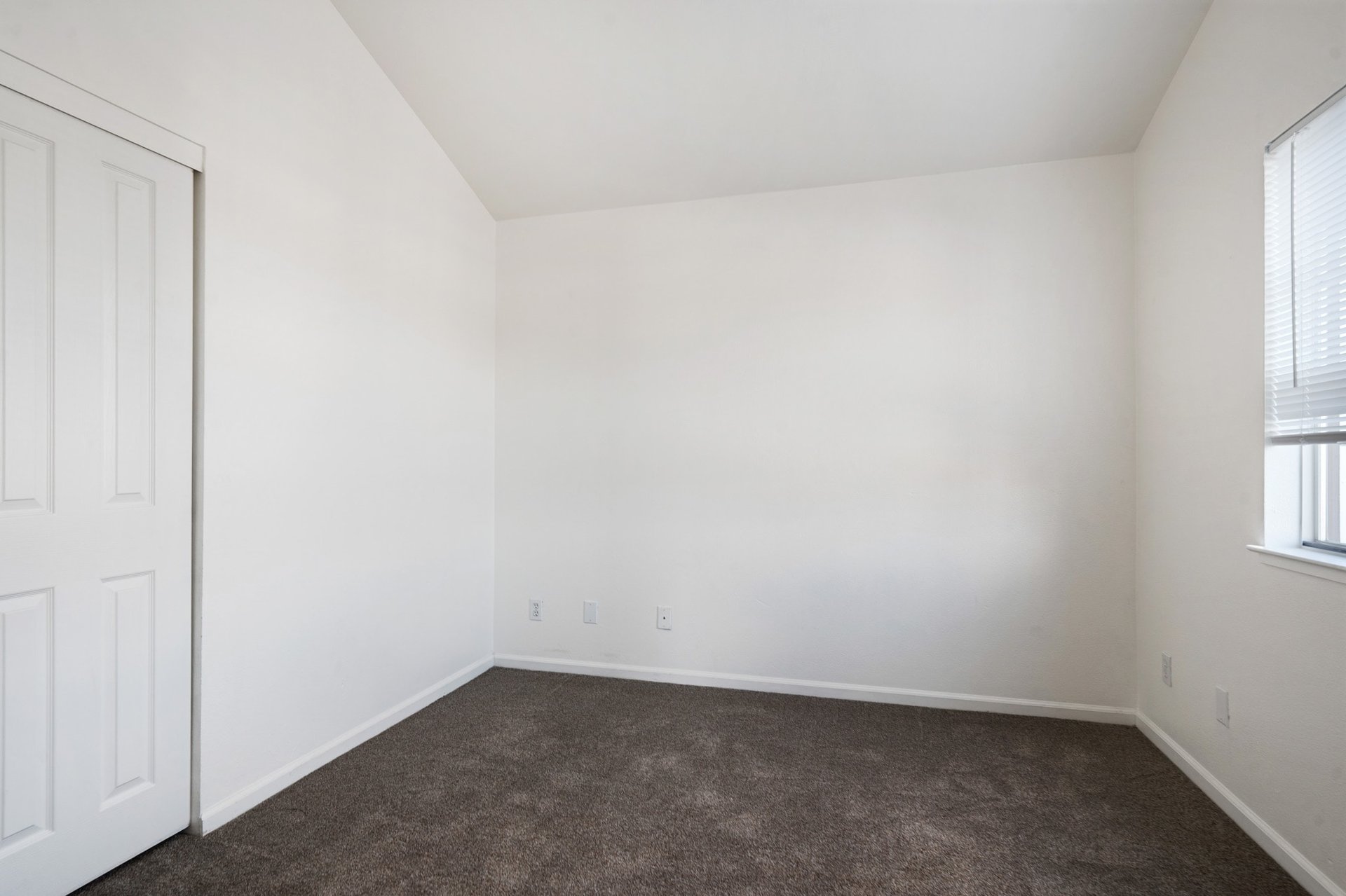 208 Darby Ct