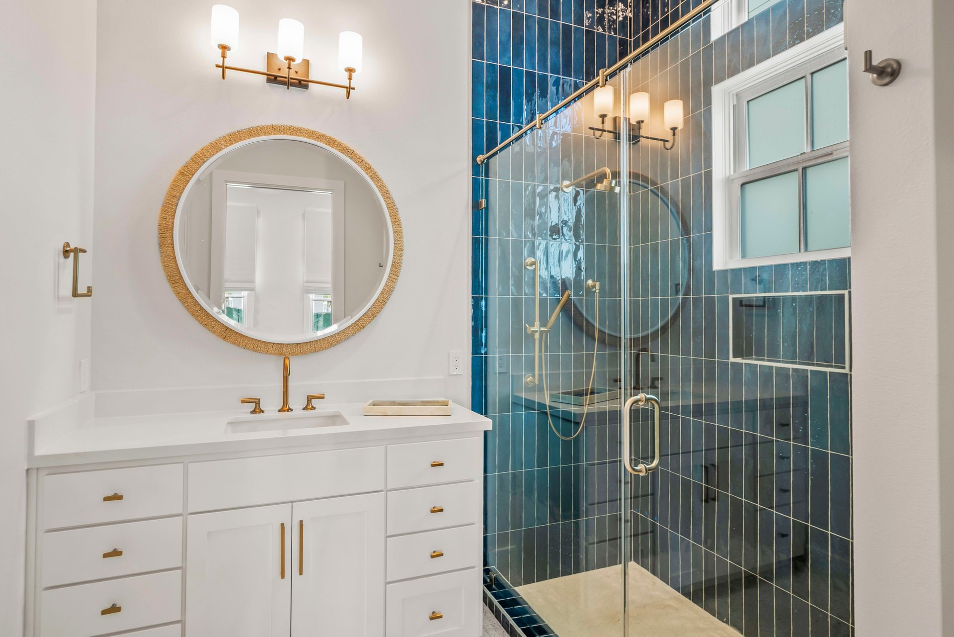 Coastline Drive, 4 Beds 4 Baths