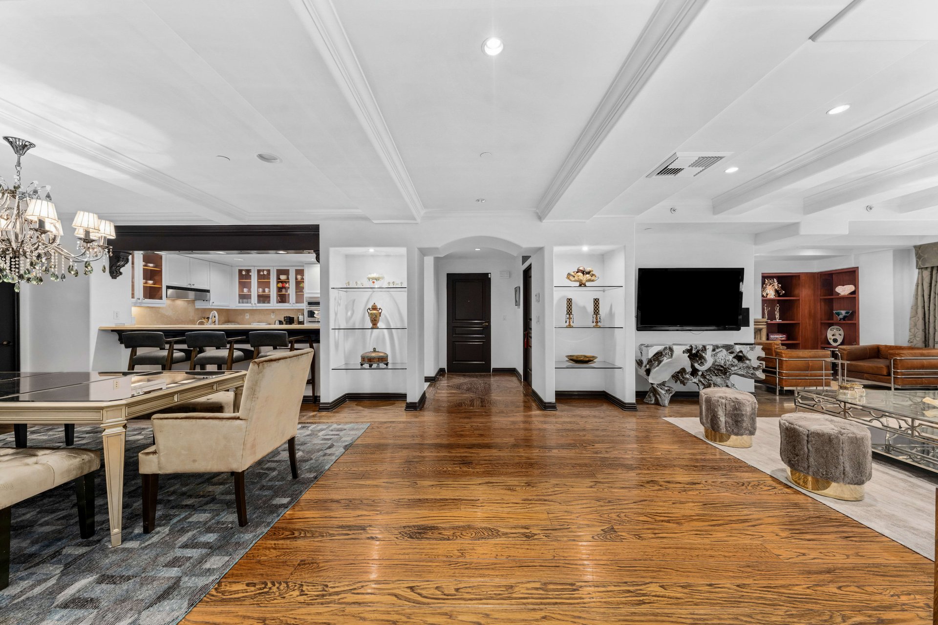 The Venezia #405, Wilshire Corridor