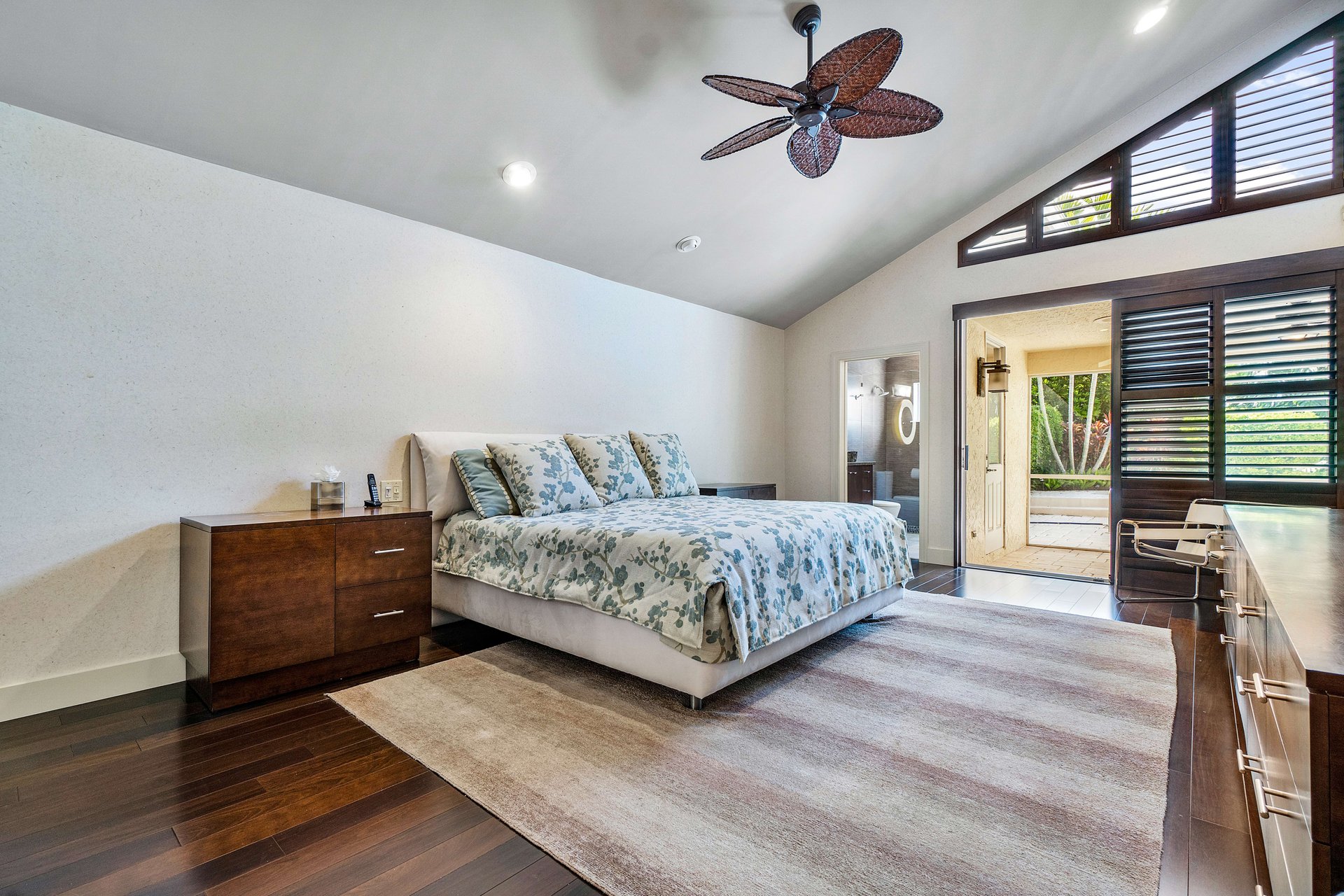 5690 Huntington Park Ct