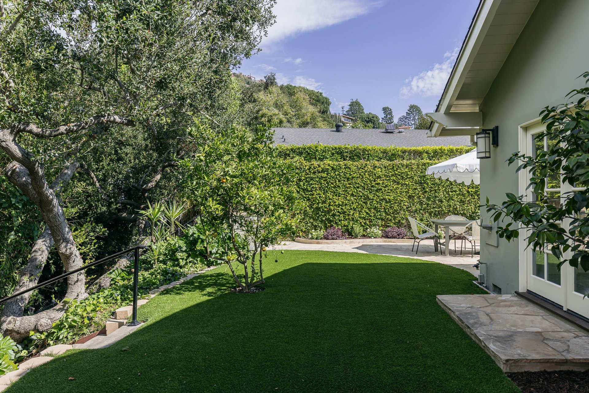 A Lovely Single Level Traditional in Hollywood Hills