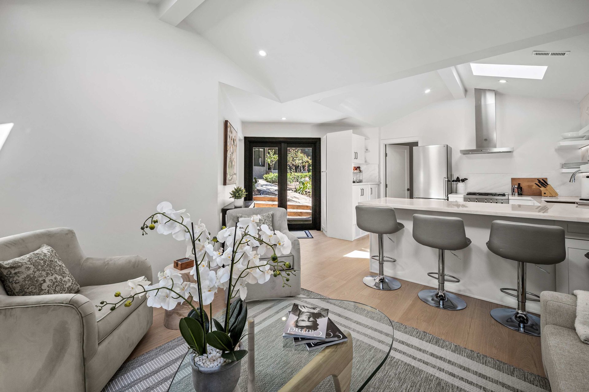 Grey Goose - Charming Downtown Carmel Cottage