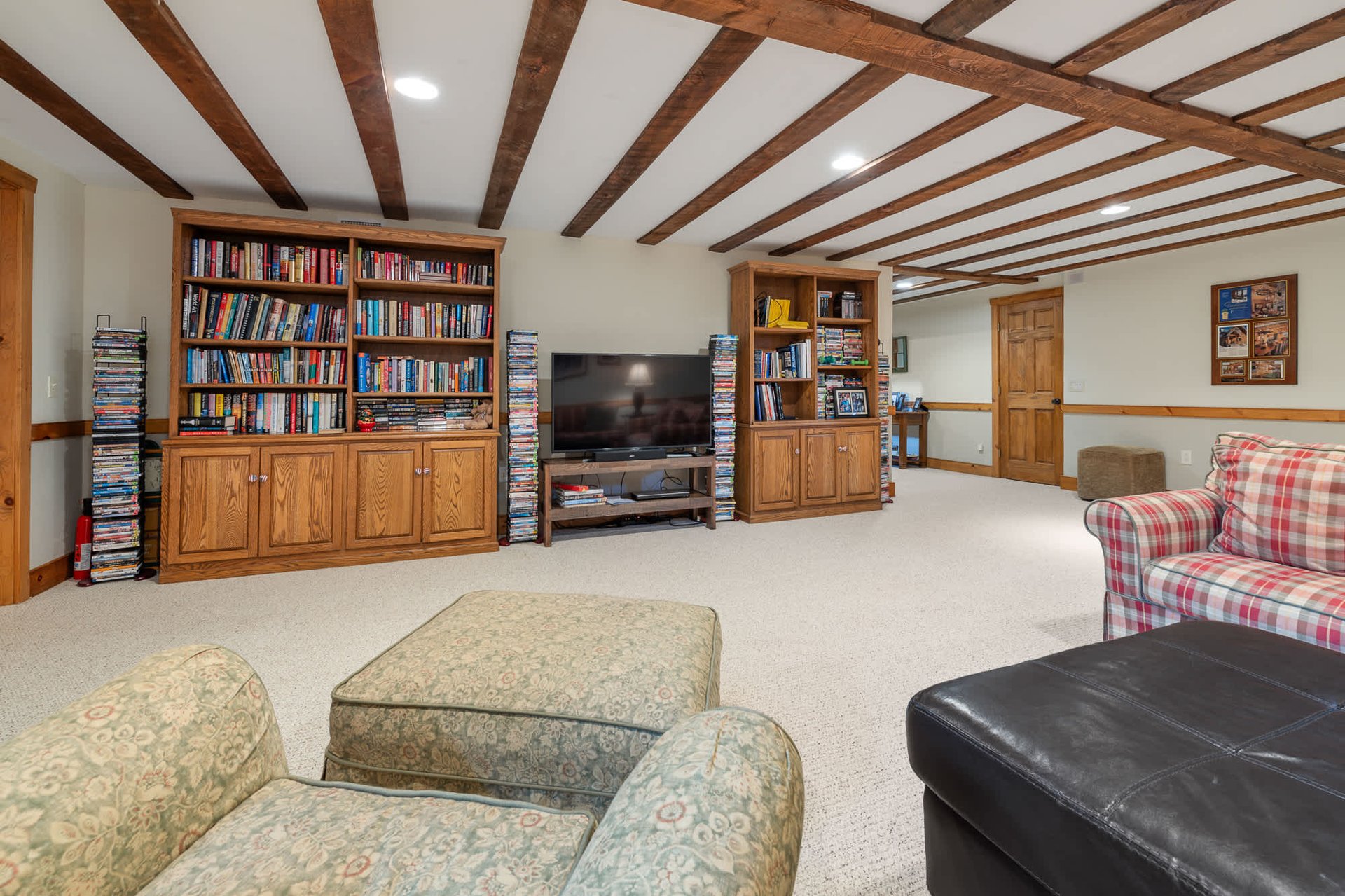 Exclusive Mountain Log Home - Monthly Rental Avail.