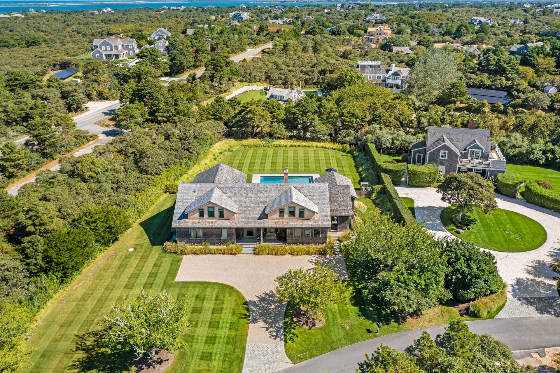 4 Moors End Ln