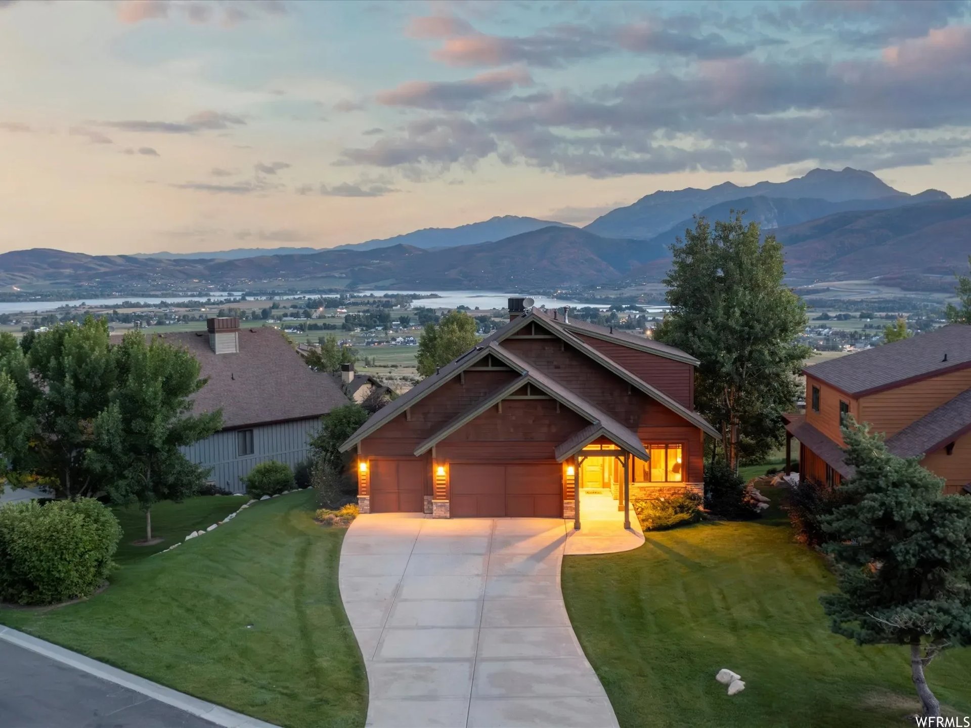 5823 E Elkhorn Dr