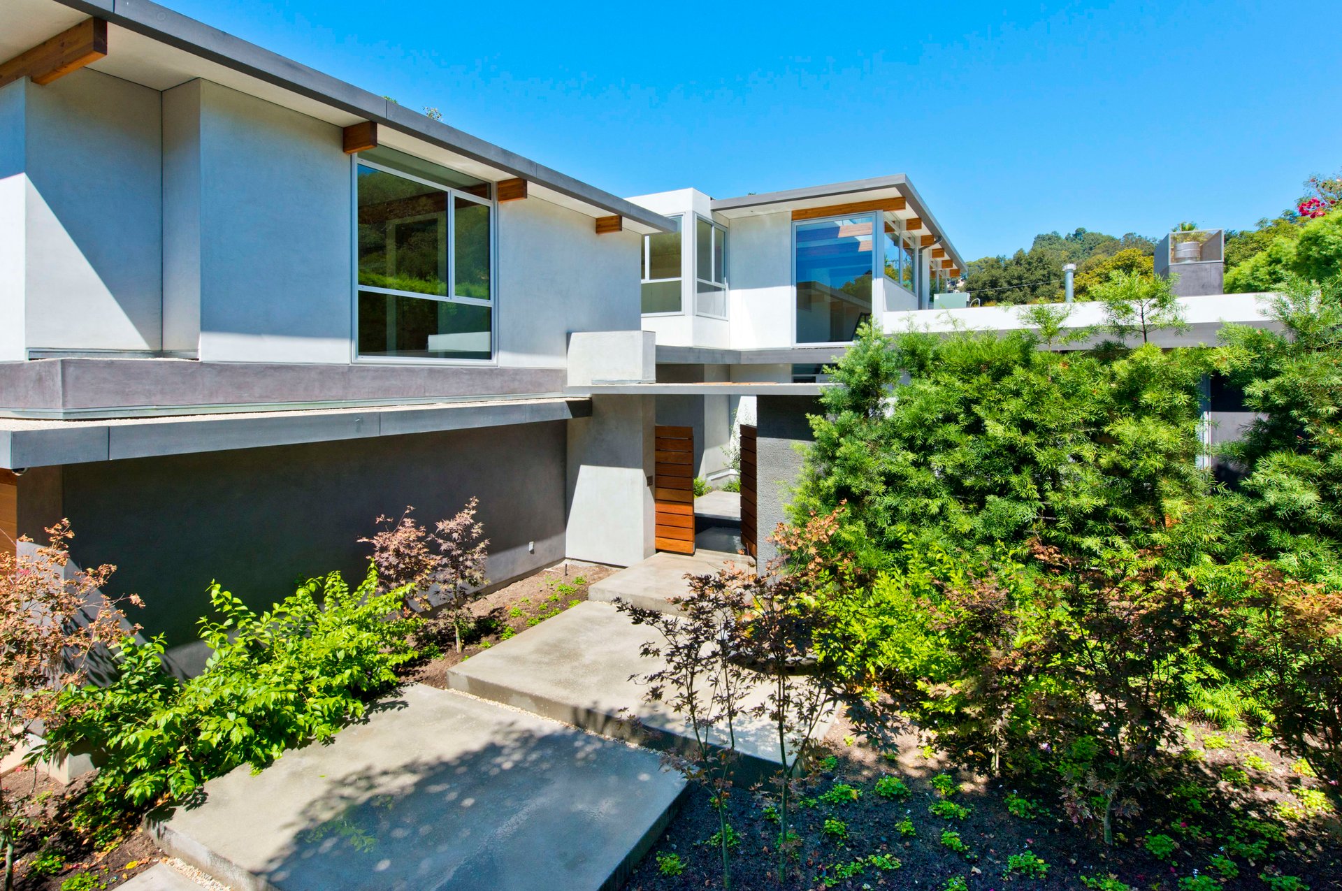 1710 Mandeville Canyon Rd