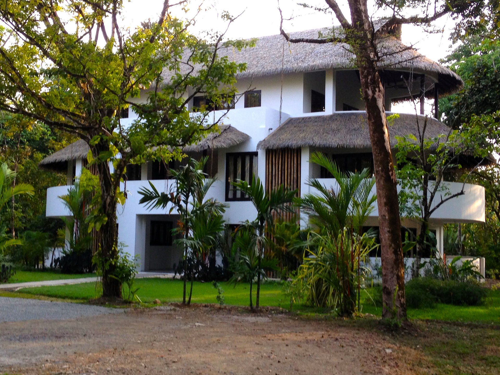 A MONEY MAKER! Location, home, guest cabins, with a SUCCE$$FUL exclusive distribution agency!